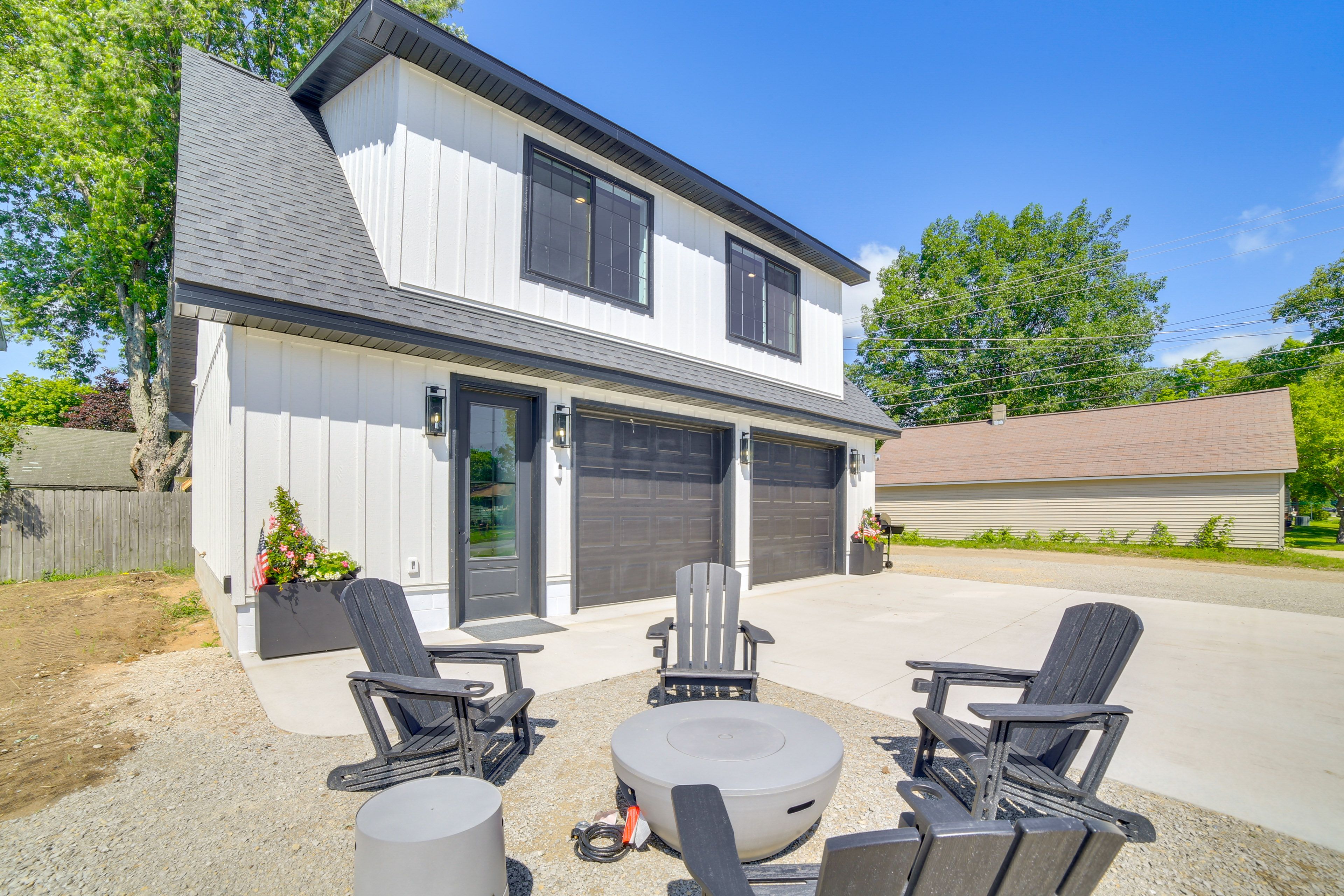 Fire Pit | Outdoor Seating | Gas Grill