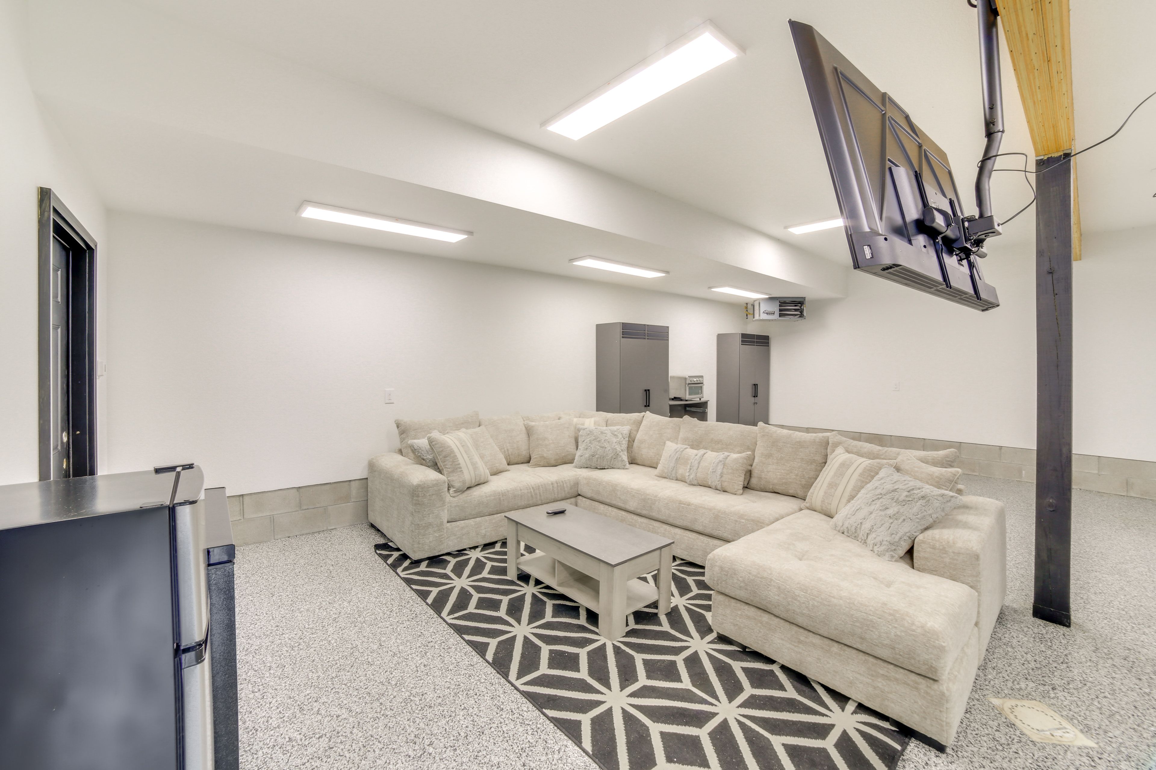 Garage Game Room | Smart TV | 1st Floor
