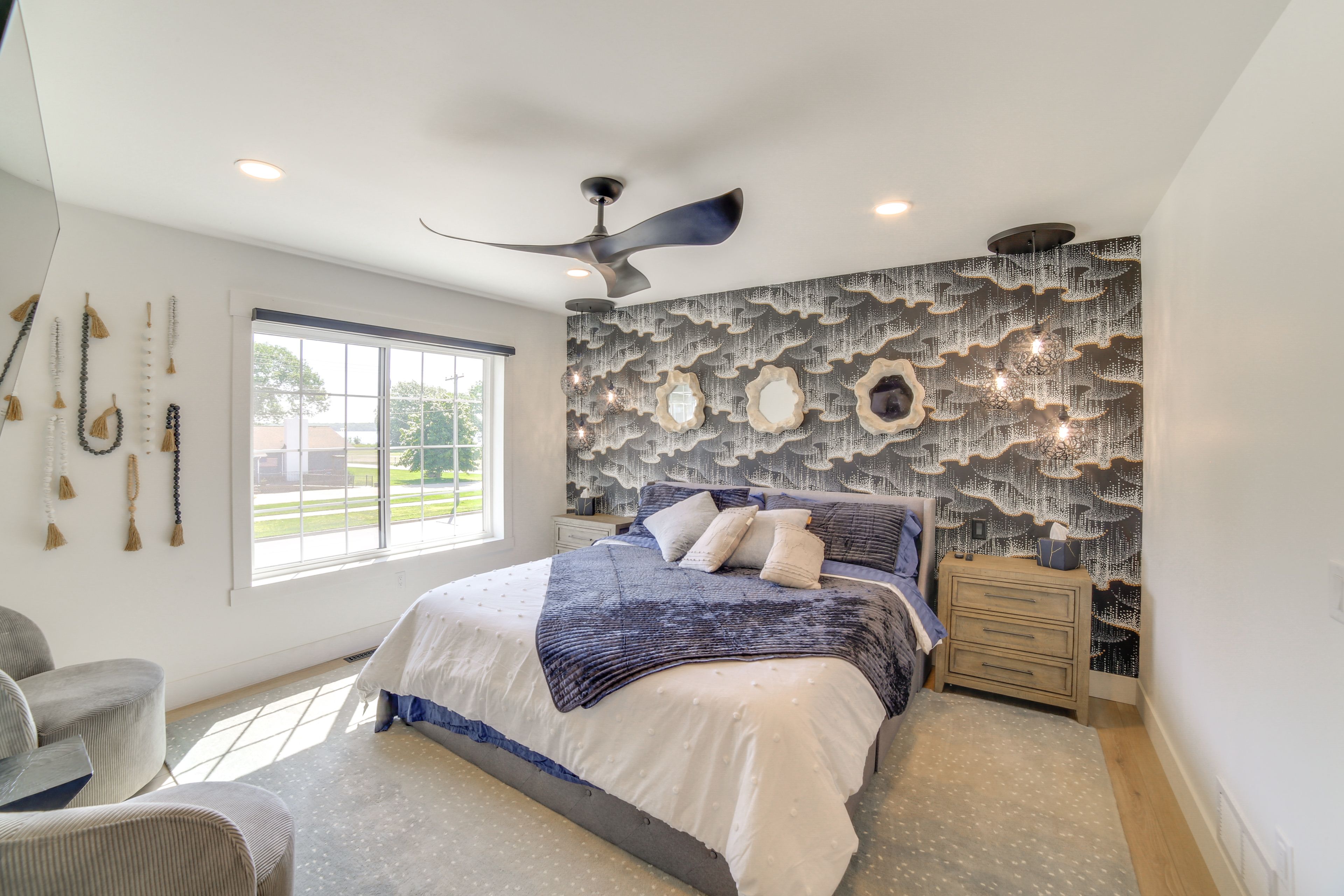 Bedroom | King Bed | Smart TV | 2nd Floor