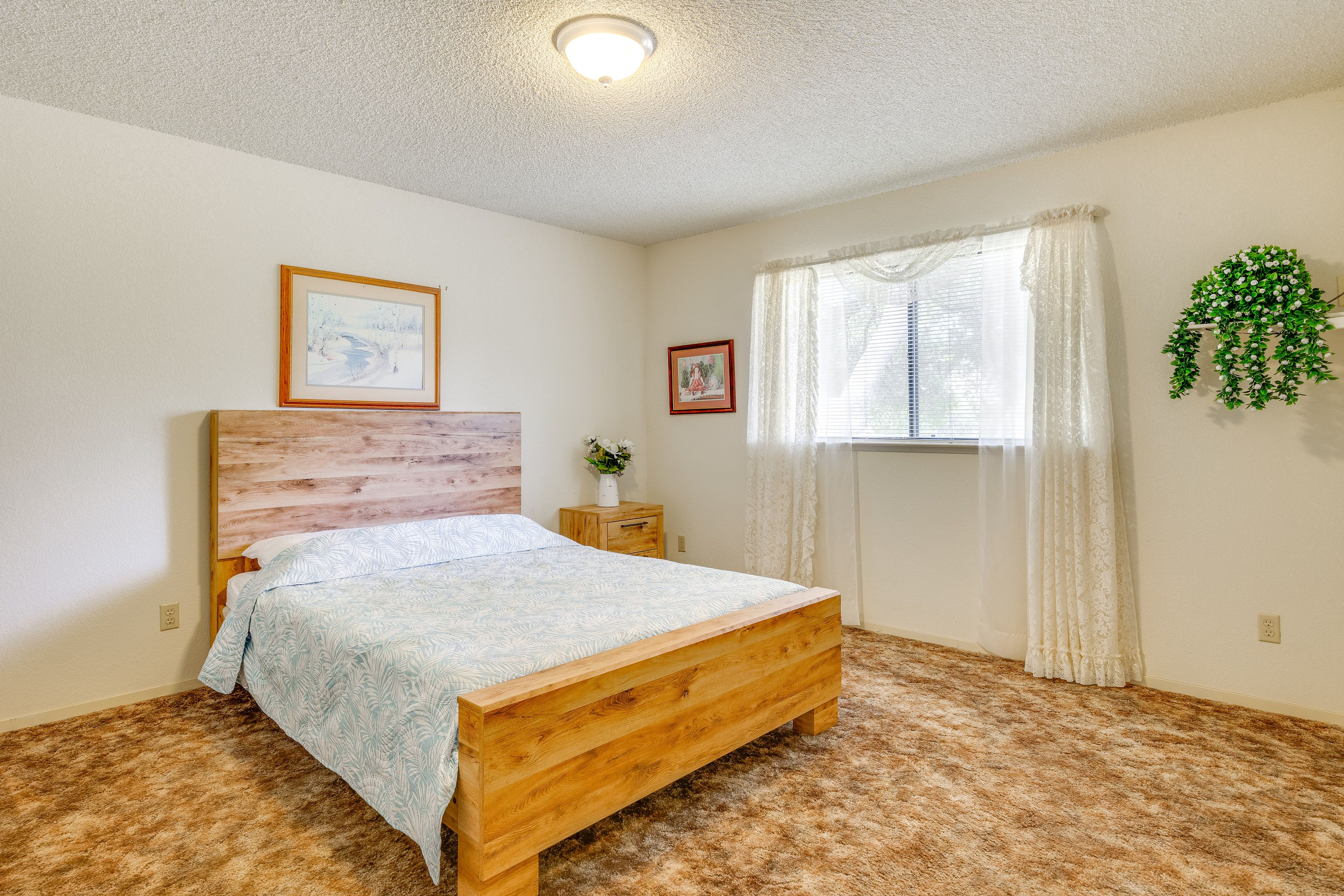 Bedroom 1 | Queen Bed