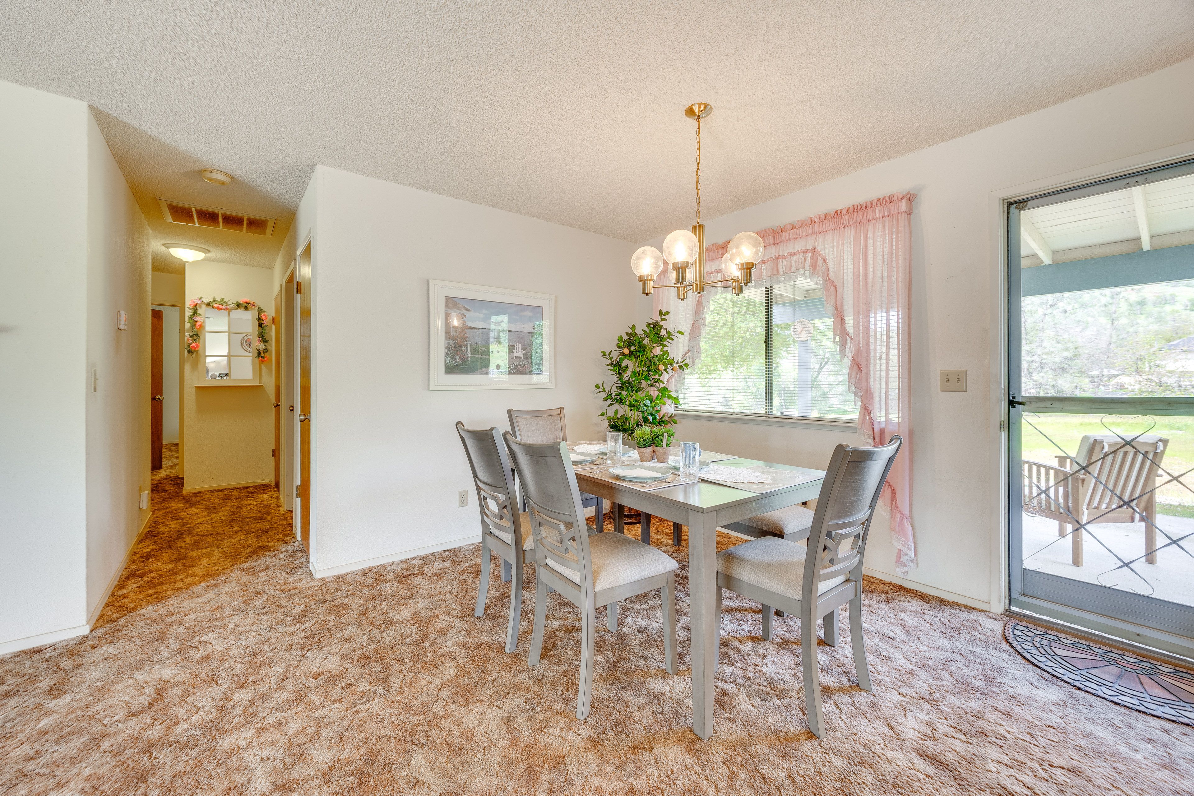 Dining Area | Dishware/Flatware