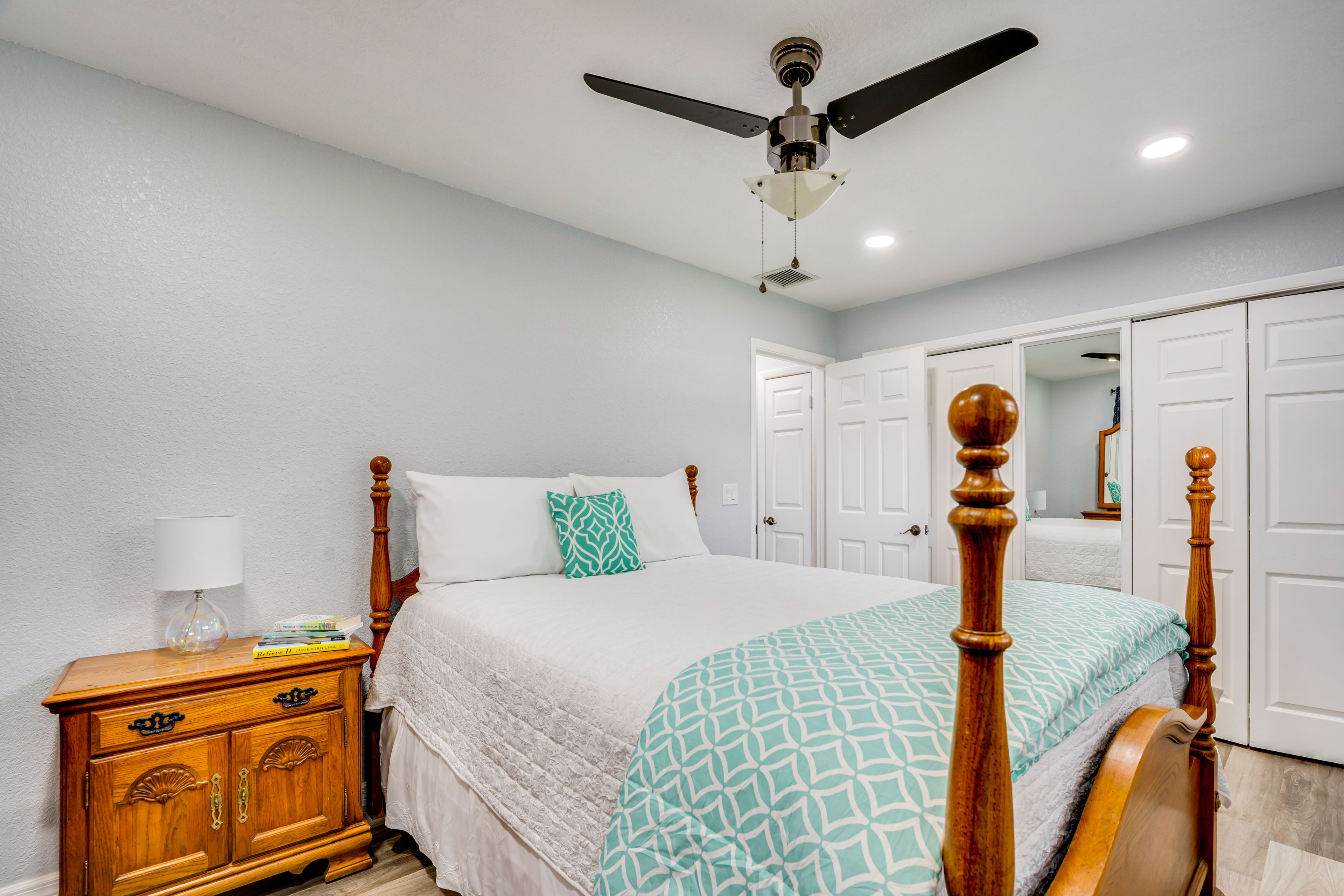 Bedroom 2 | Queen Bed