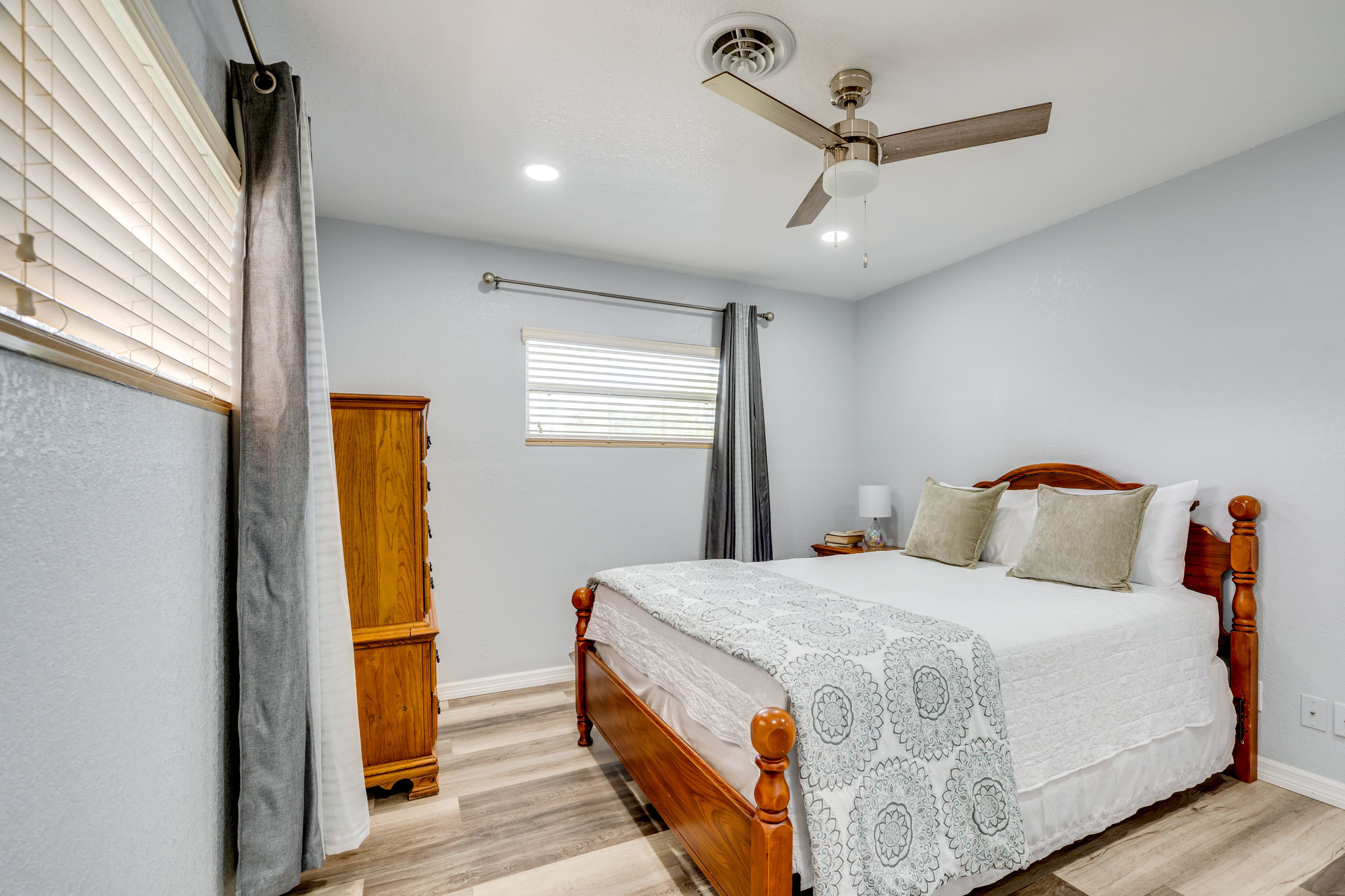 Bedroom 3 | Queen Bed