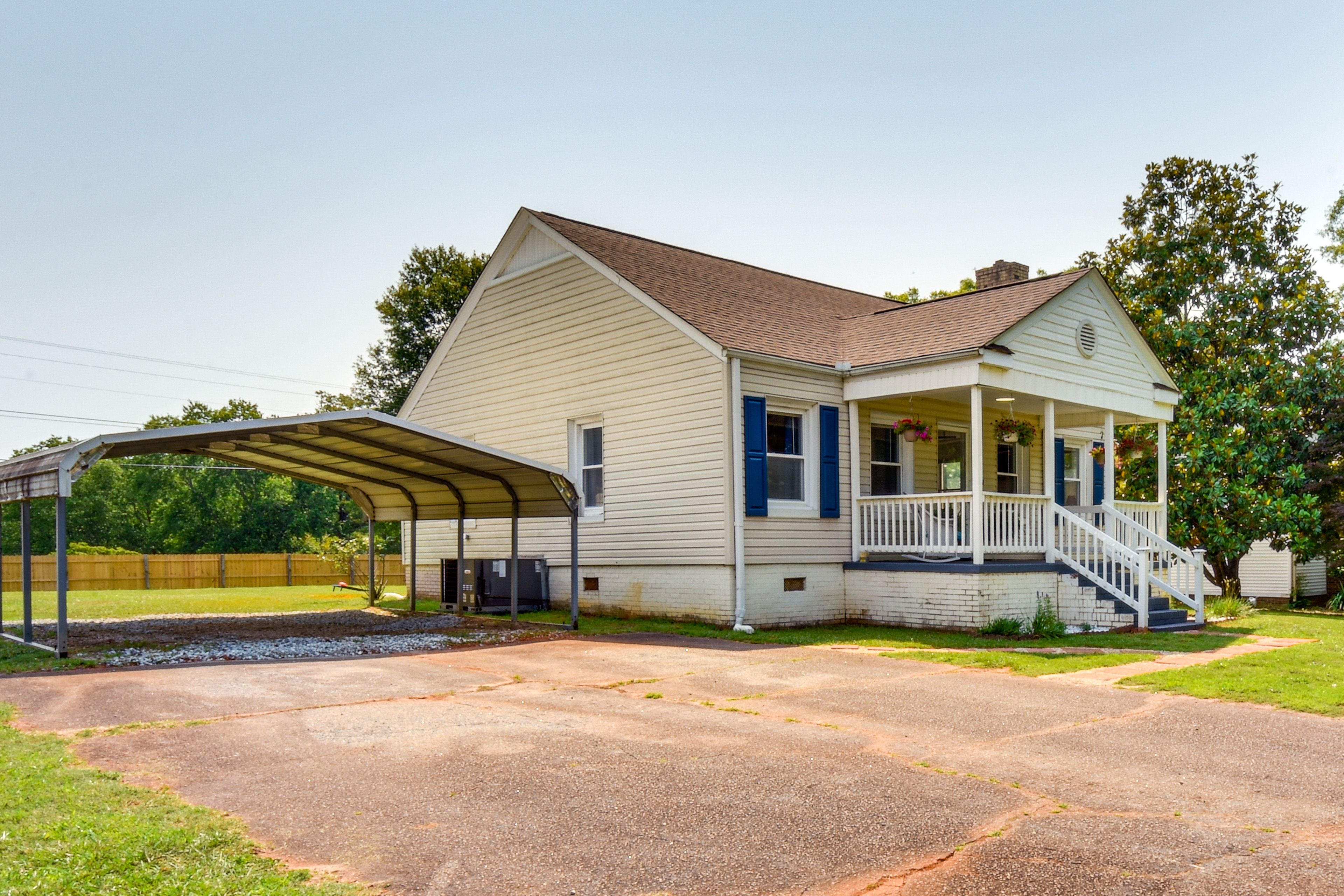 Exterior | Parking | Driveway (3 Vehicles)