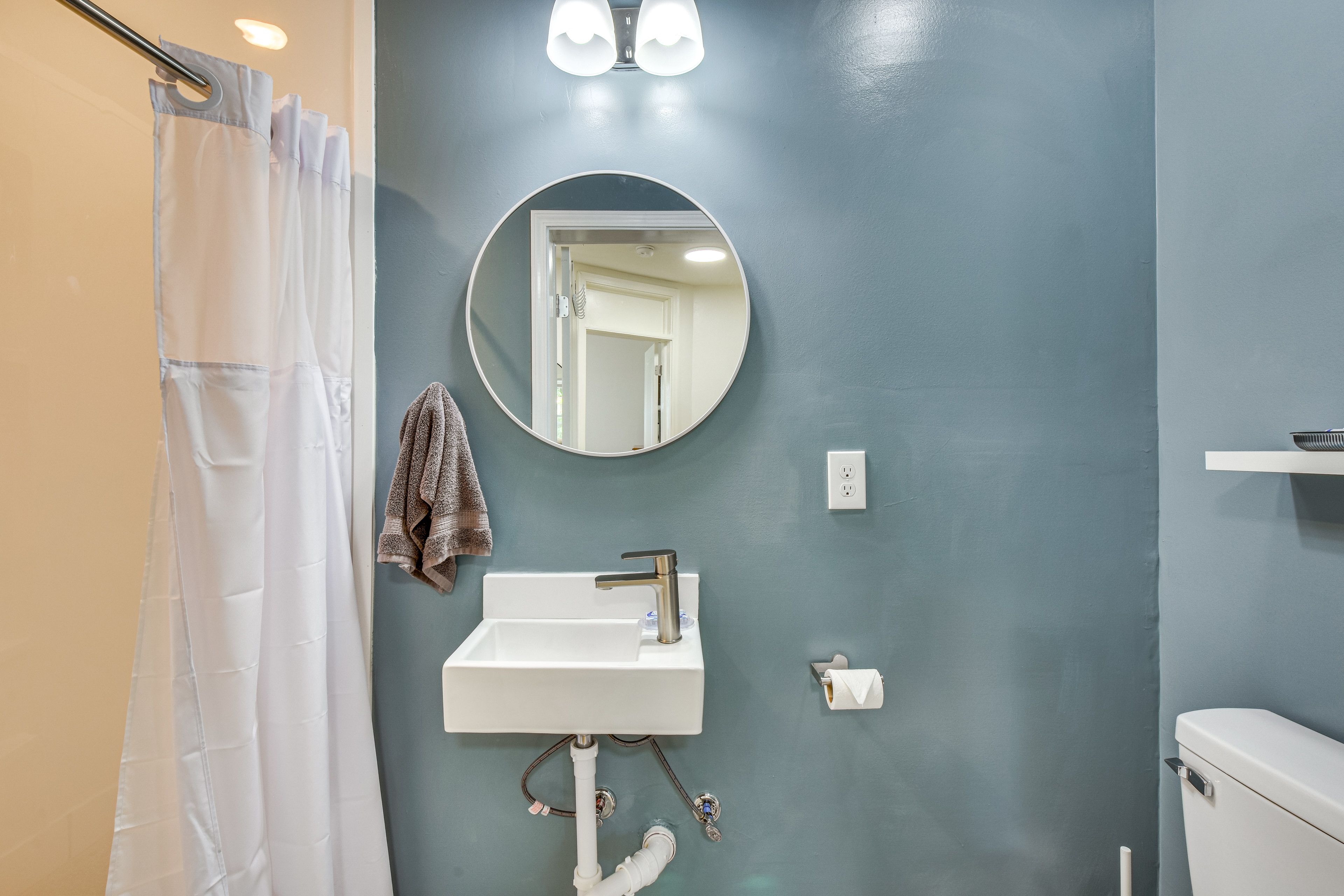 Full Bathroom