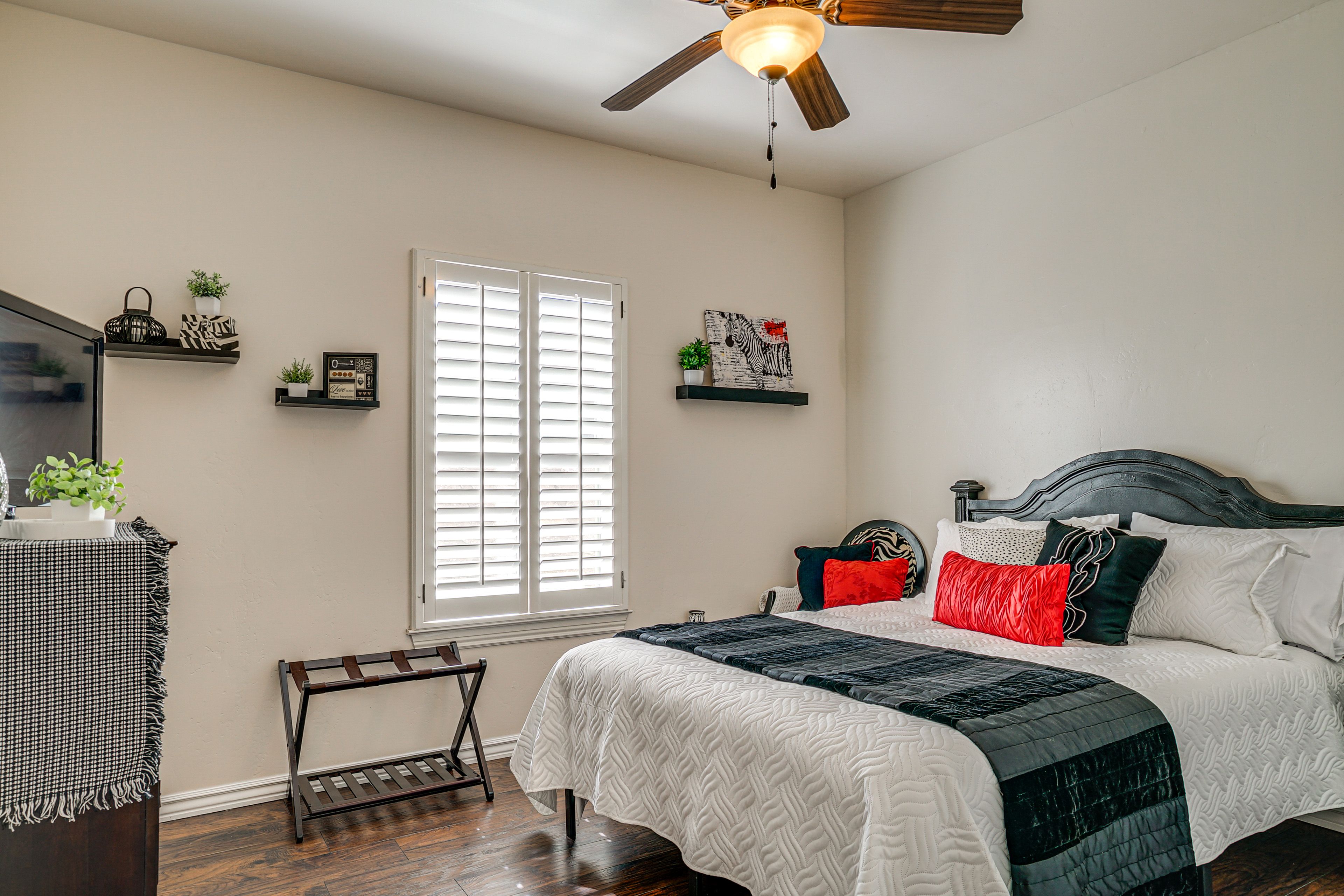 Bedroom 2 | Queen Bed