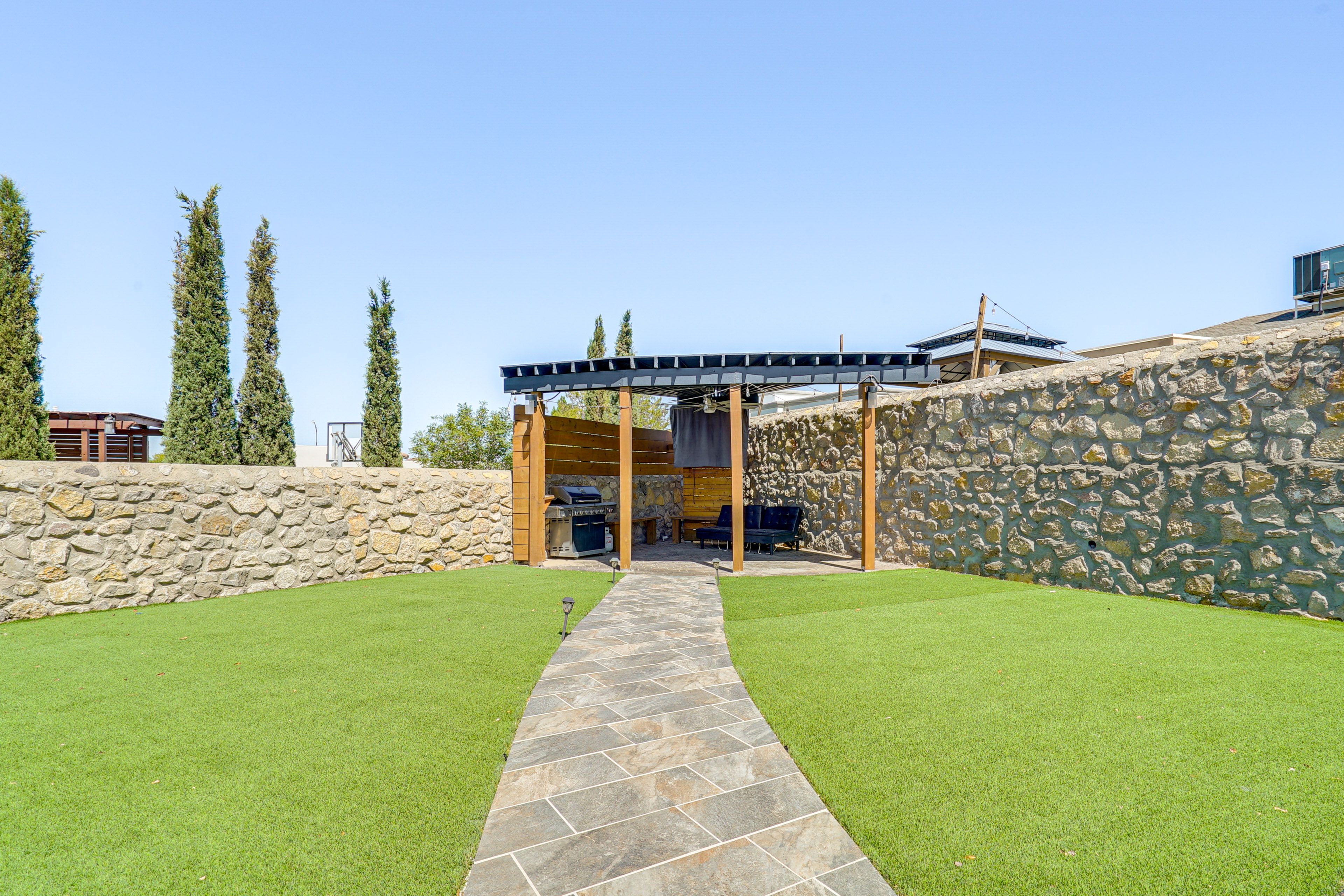 Backyard | Grilling Station