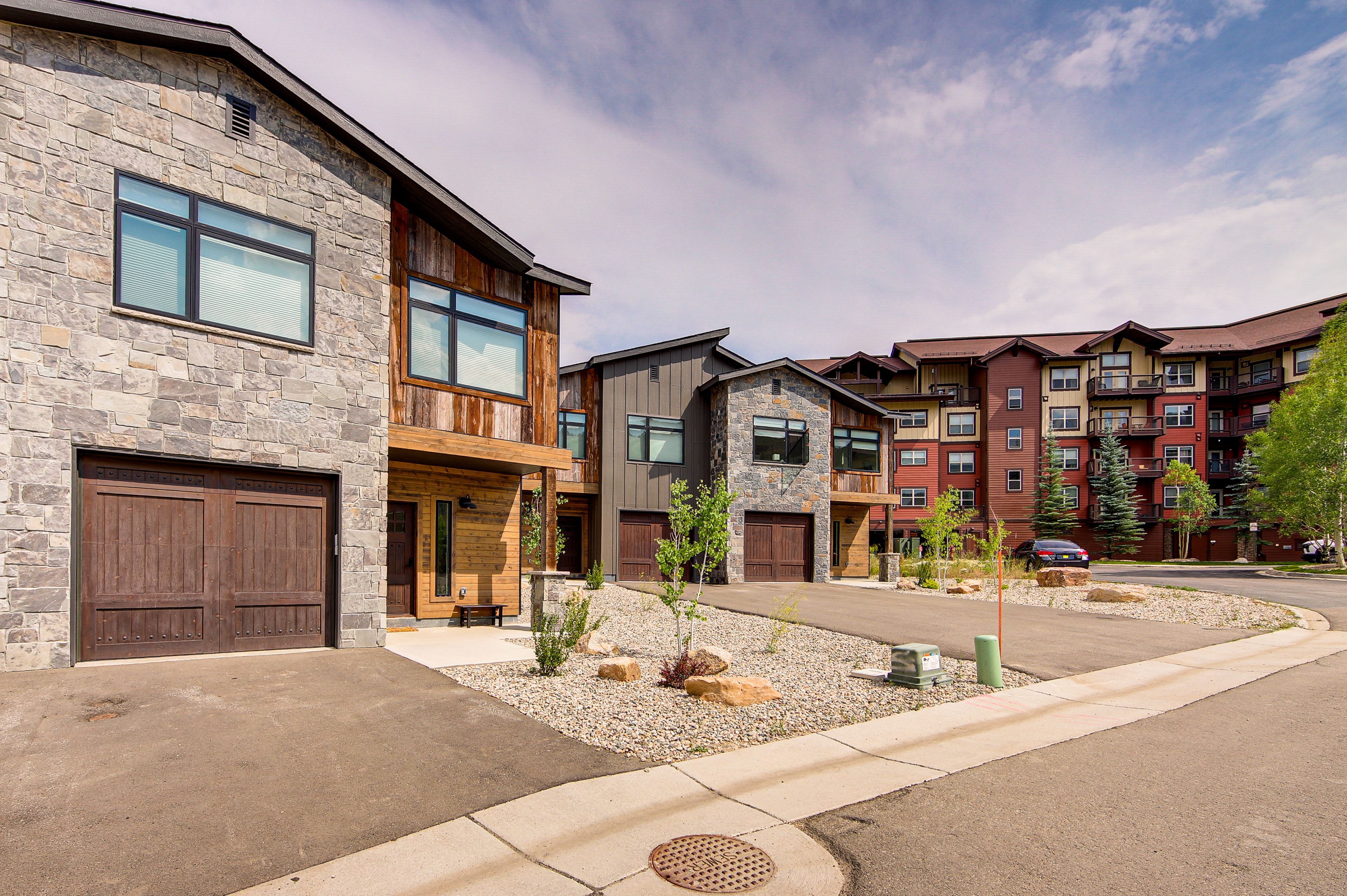 Parking | Driveway (1 Vehicle) | Heated Garage (1 Vehicle) | Guest Parking