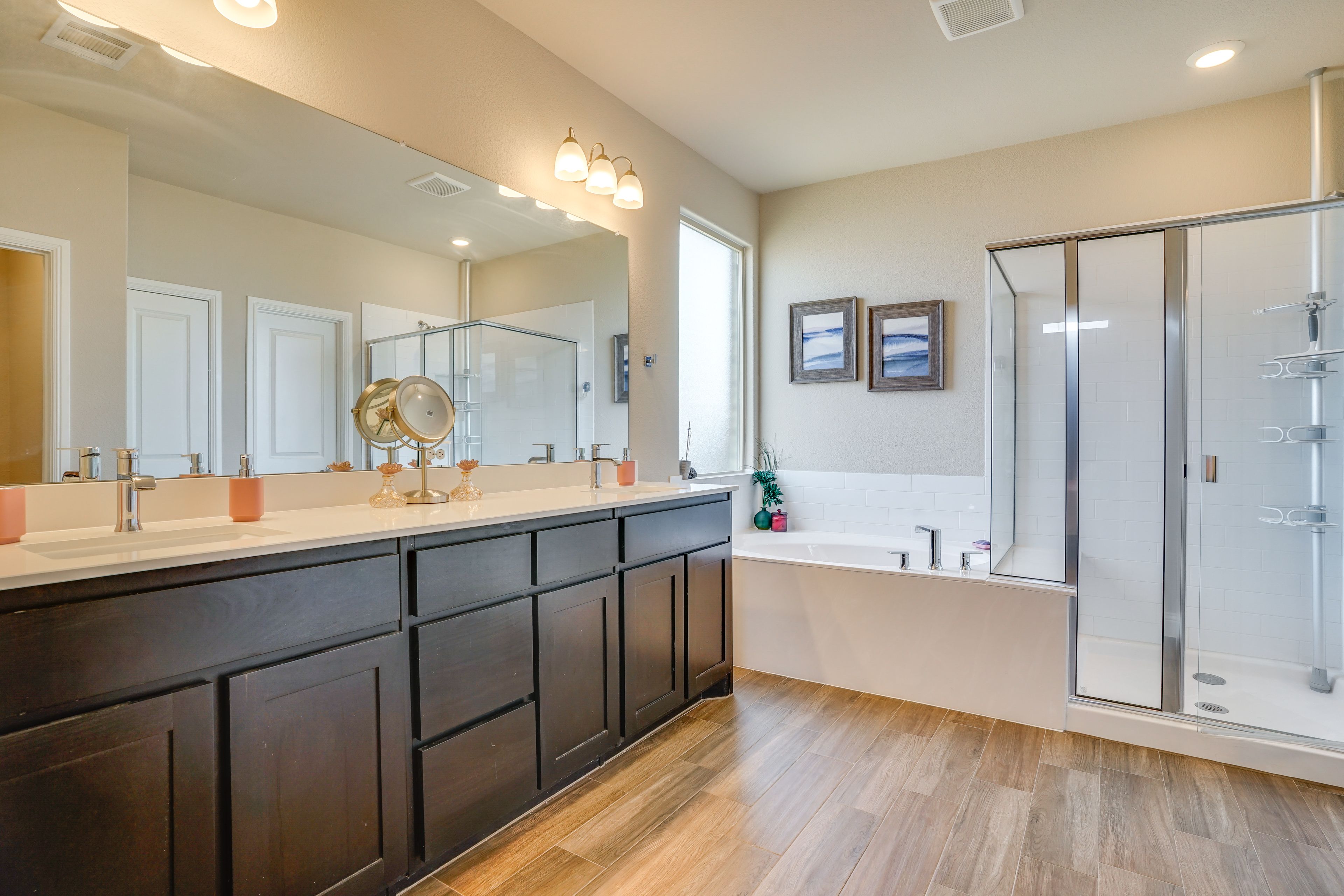 En-Suite Bathroom | 1st Floor