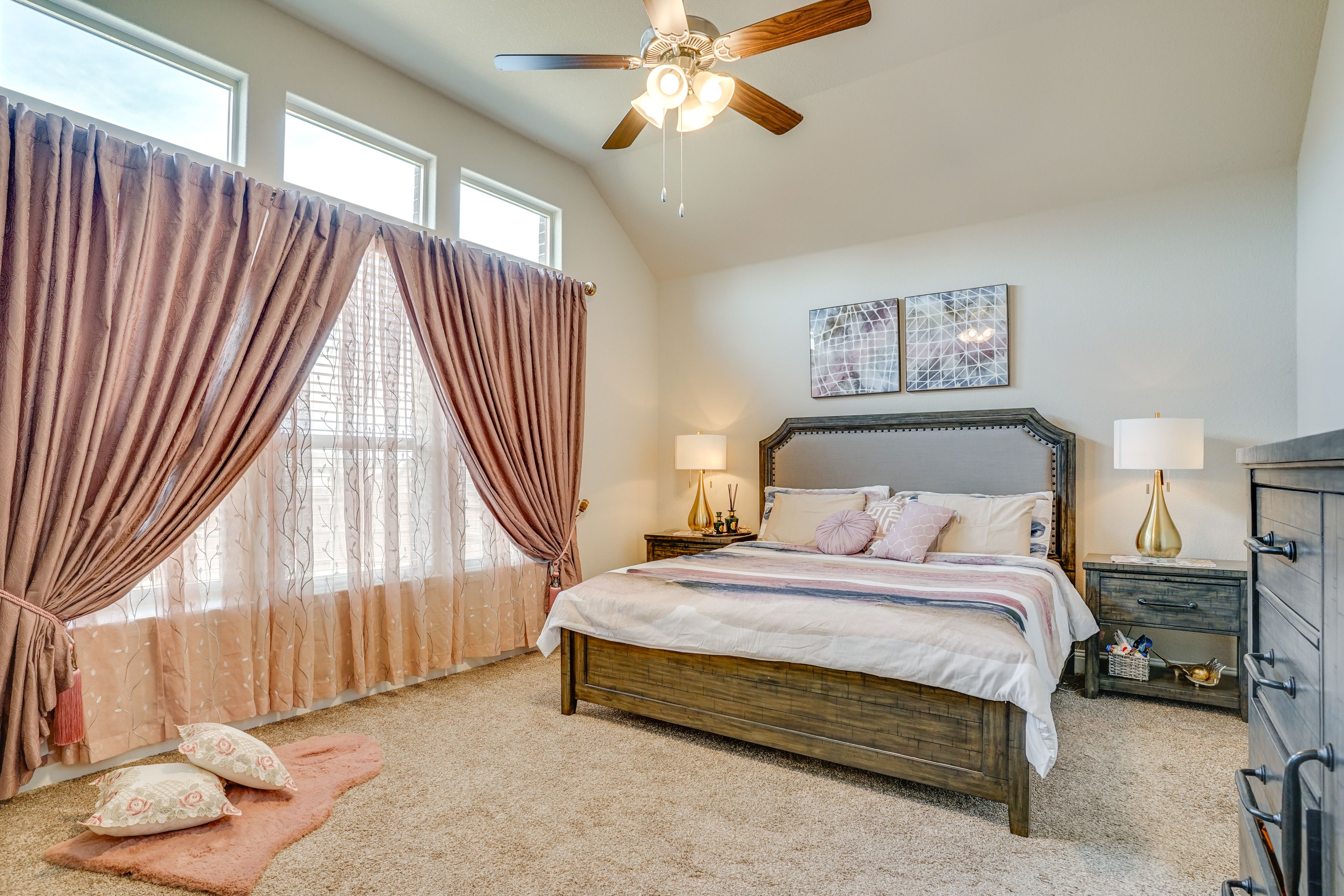 Bedroom 1 | King Bed | 1st Floor