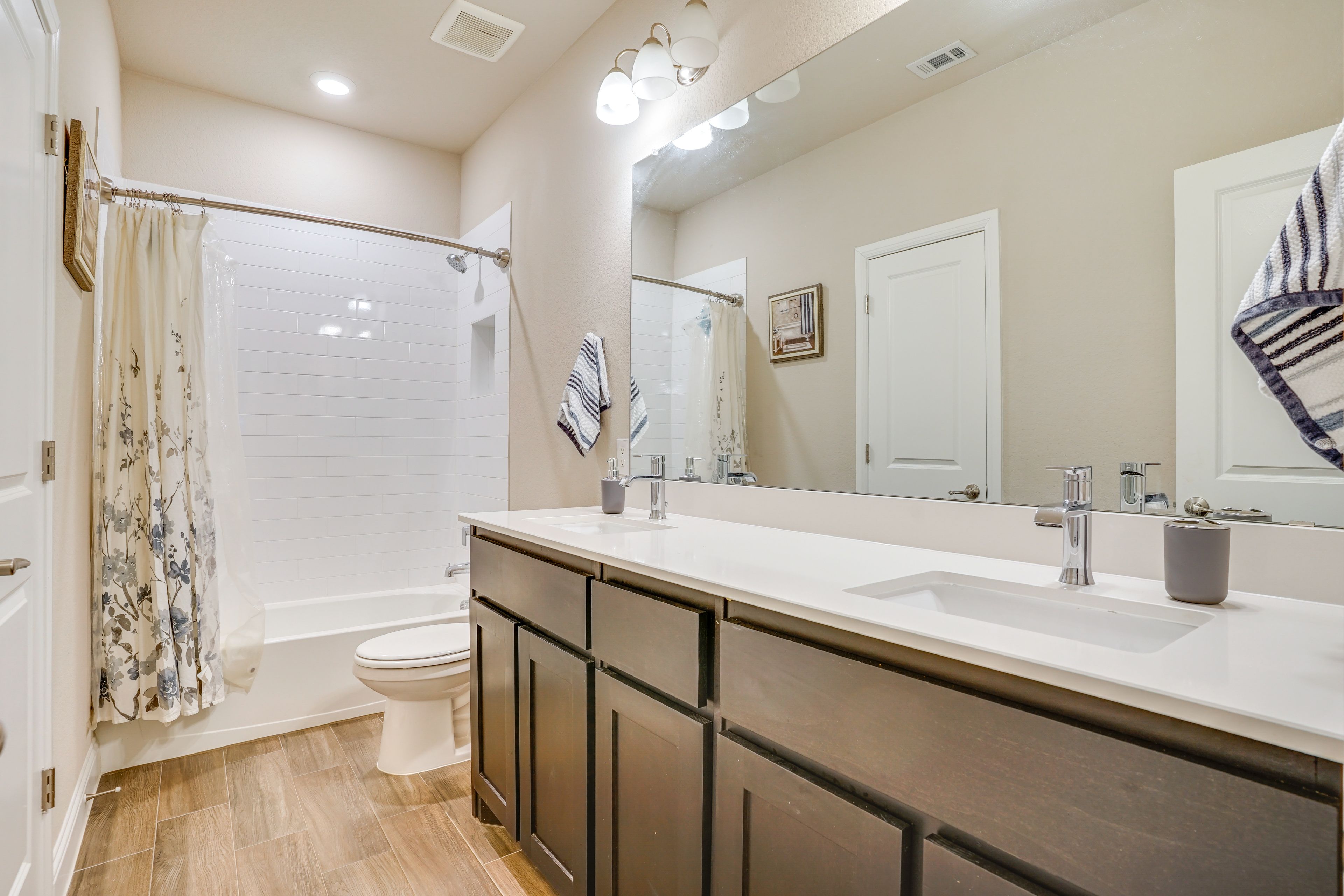 Full Bathroom | 2nd Floor