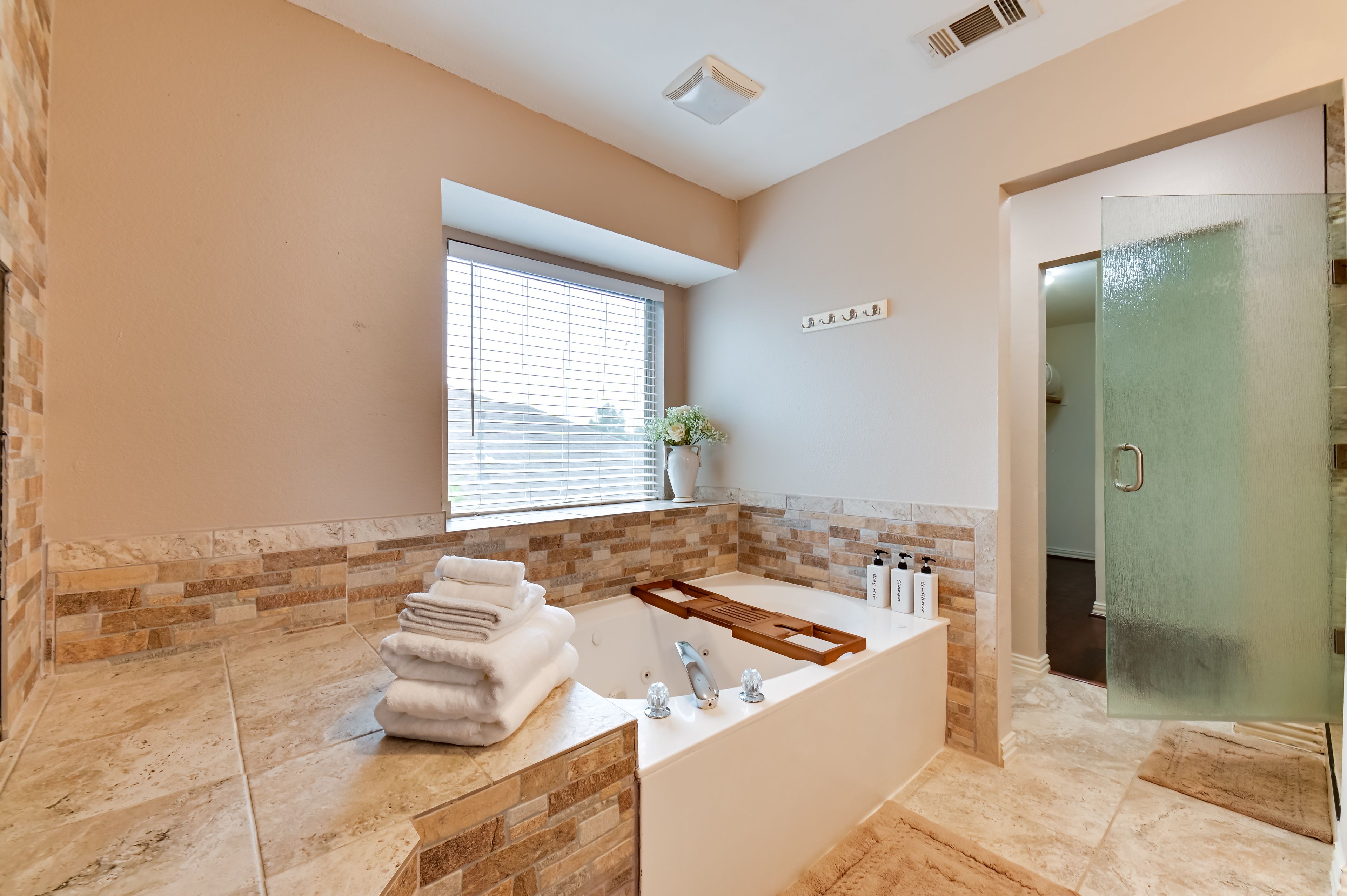 Full Bath | Towels | Hair Dryer | 2nd Floor