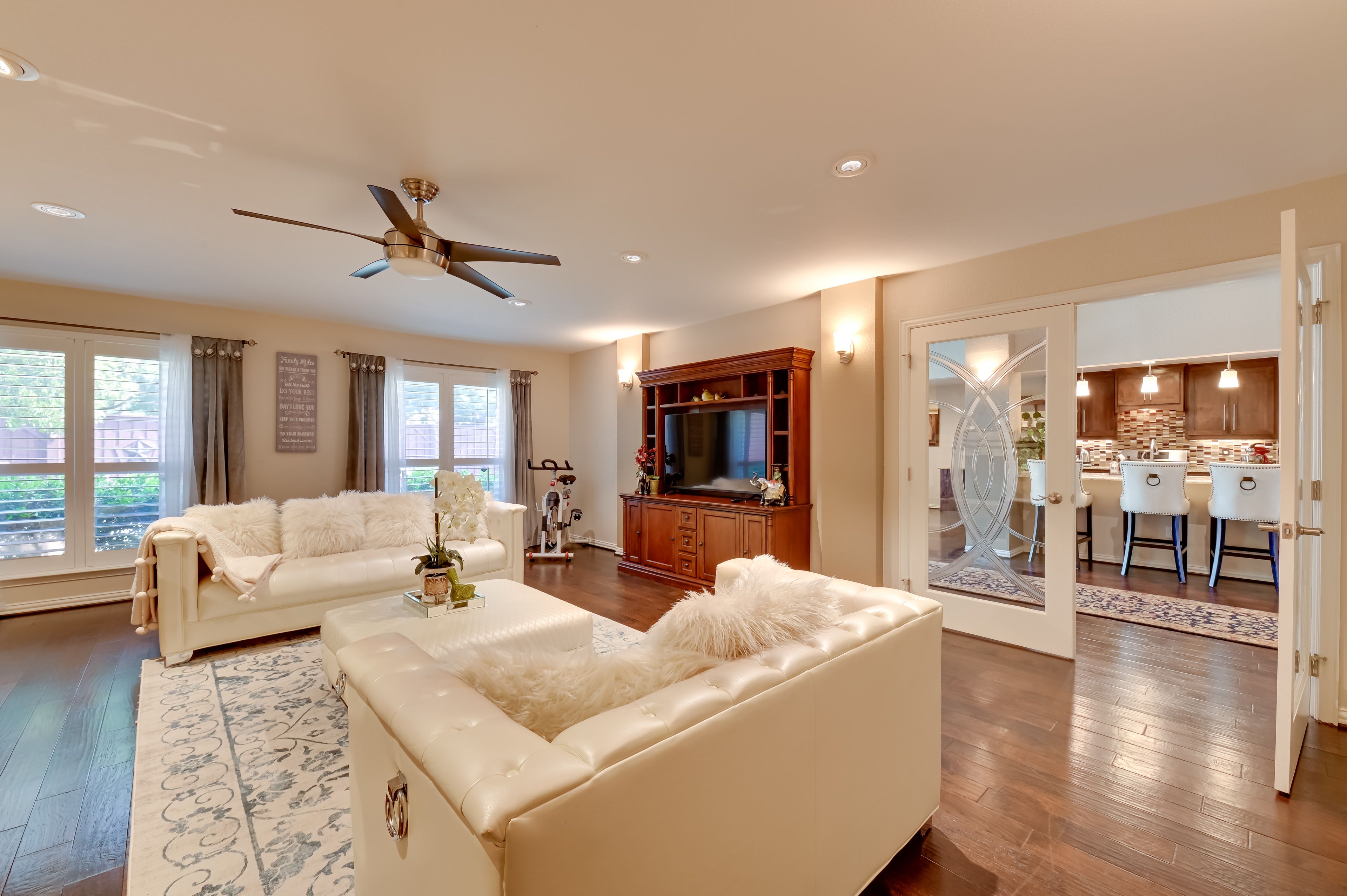 Living Room | Smart TVs | Free WiFi