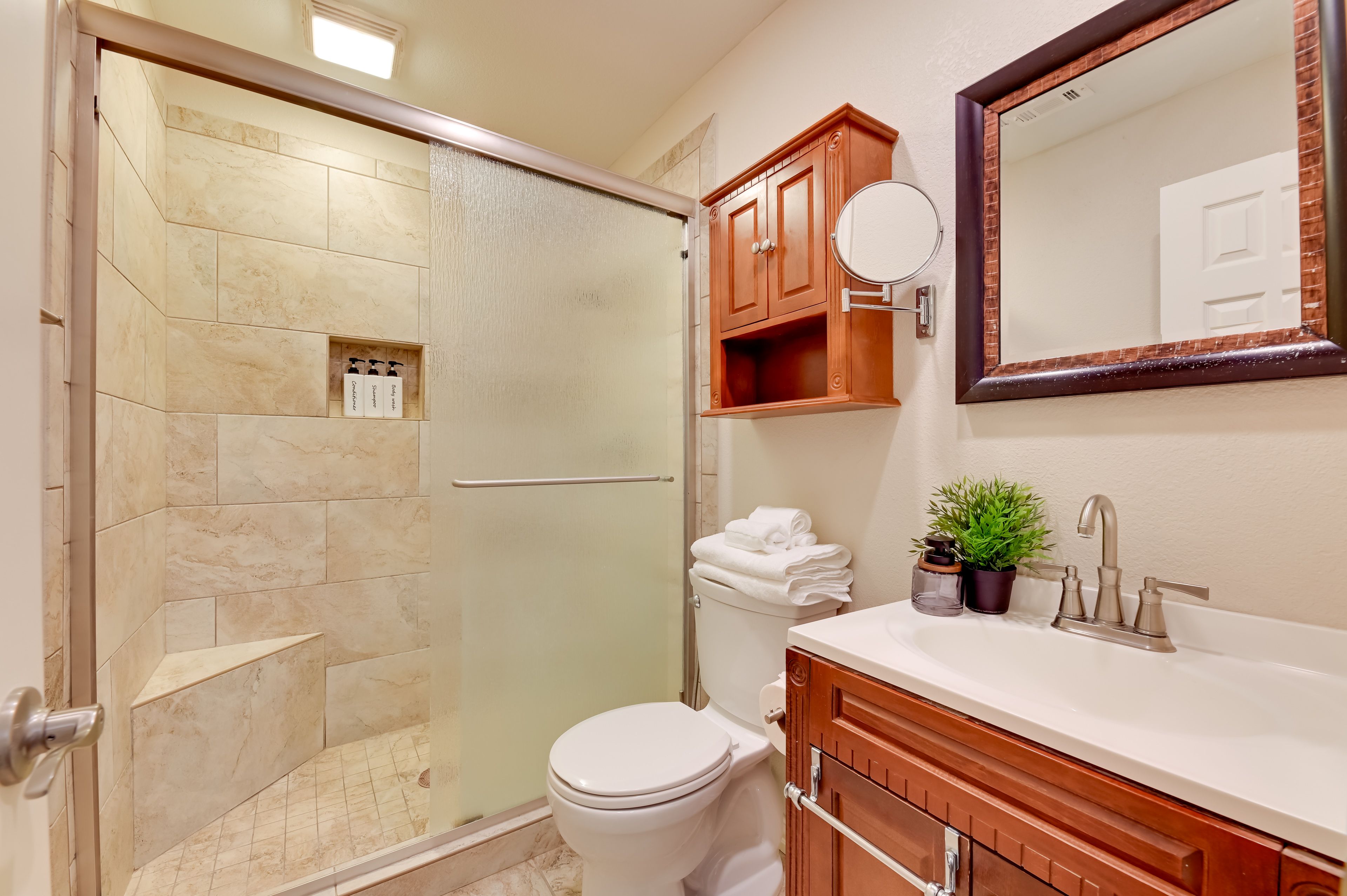 Full Bath | 2nd Floor