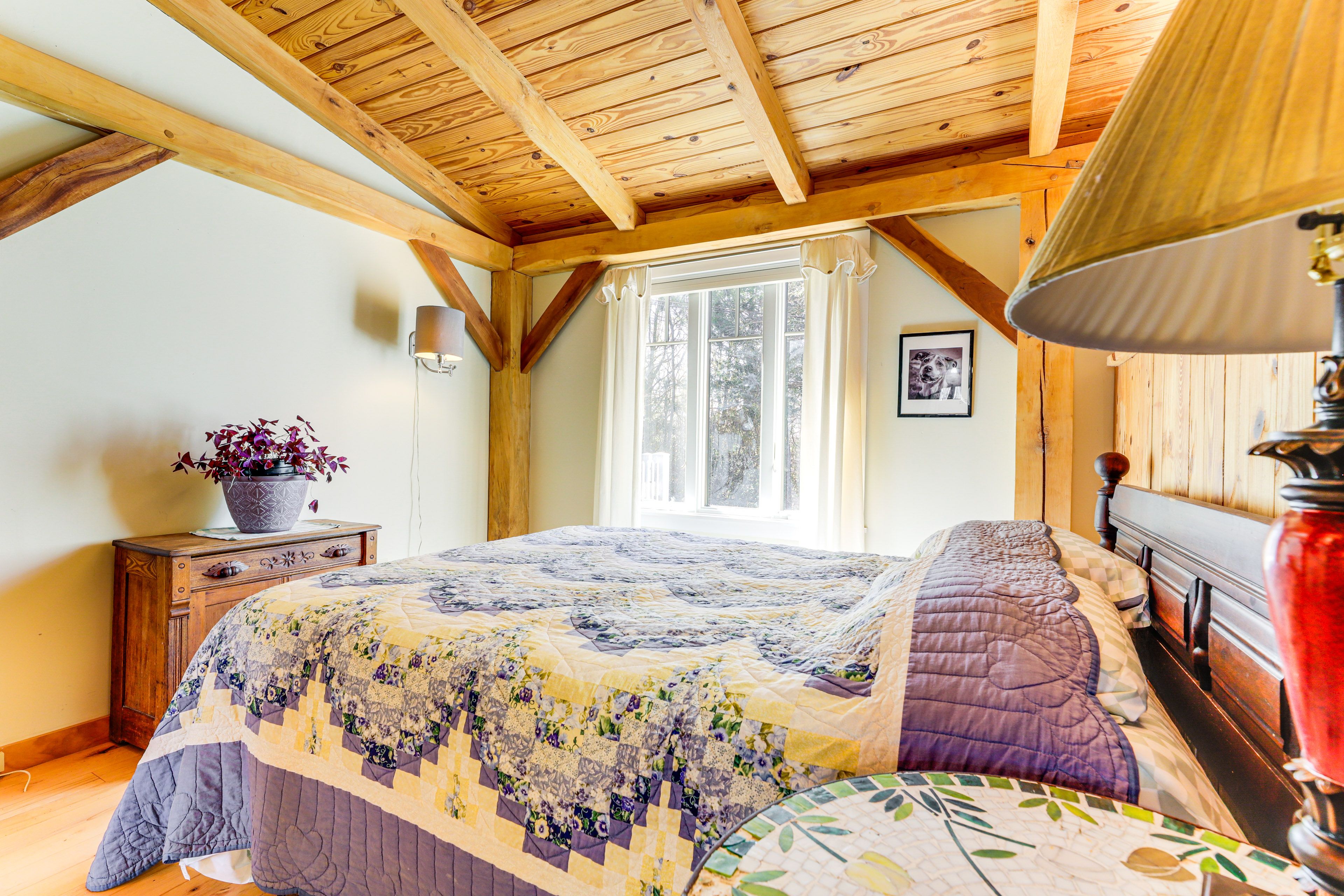 Sleeping Area | Queen Bed