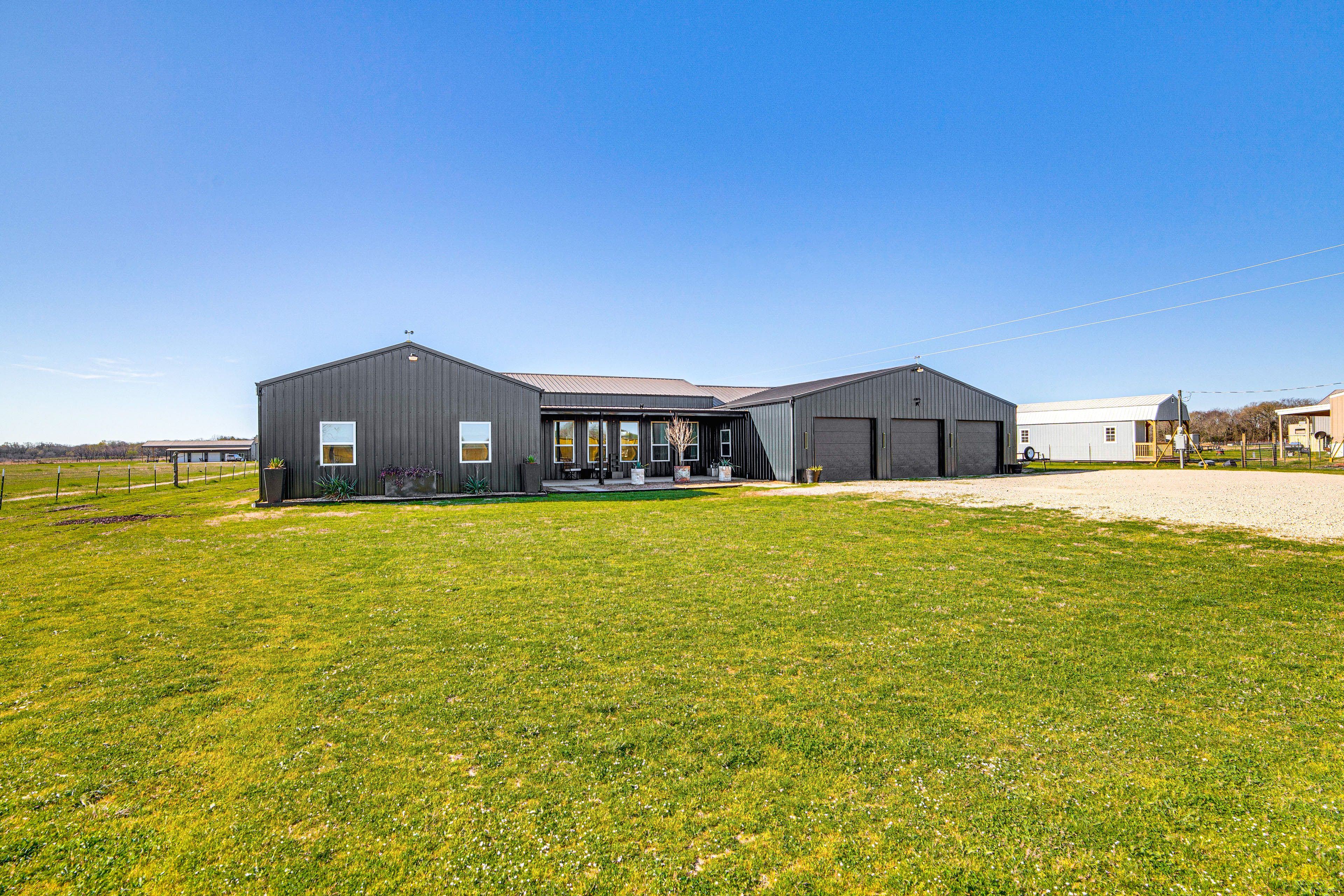 Parking | Driveway (9 Vehicles) | RV/Trailer Parking