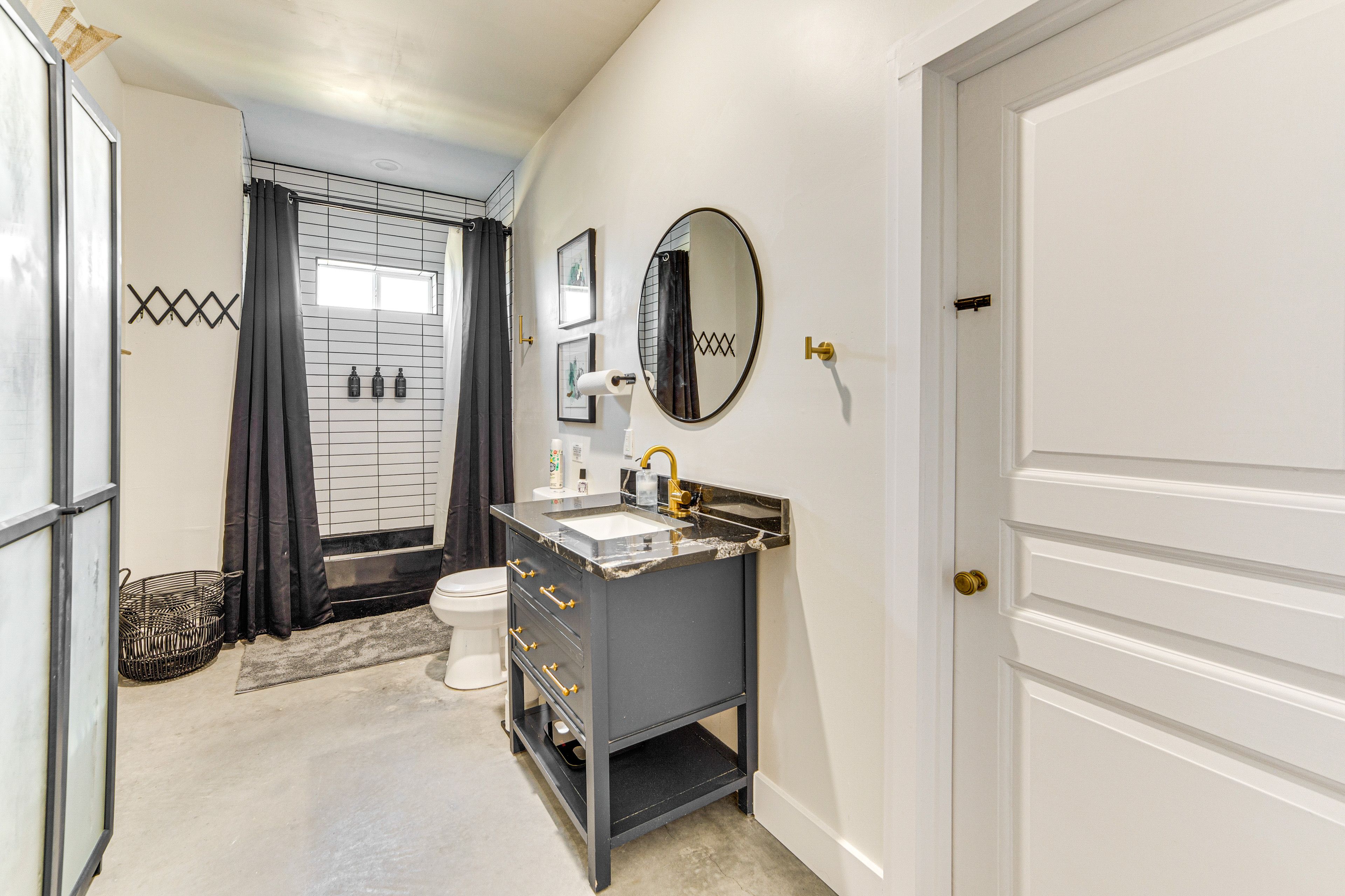 Full Bathroom