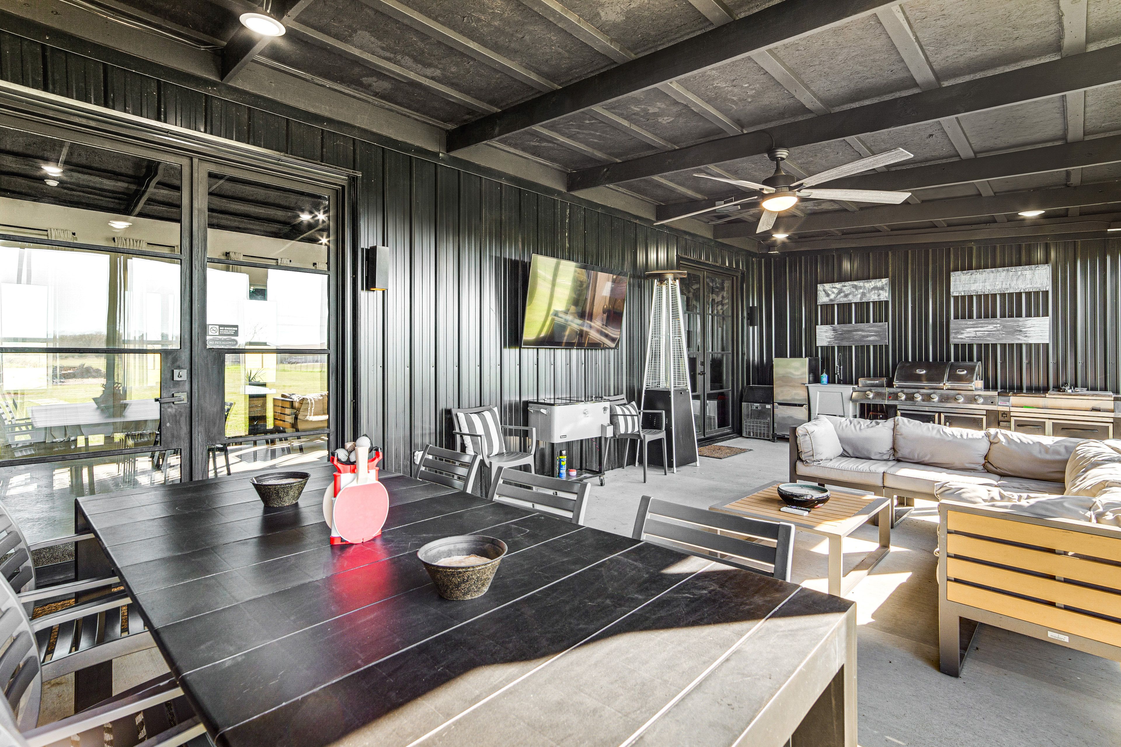 Screened Patio | Outdoor Kitchen | Smart TV