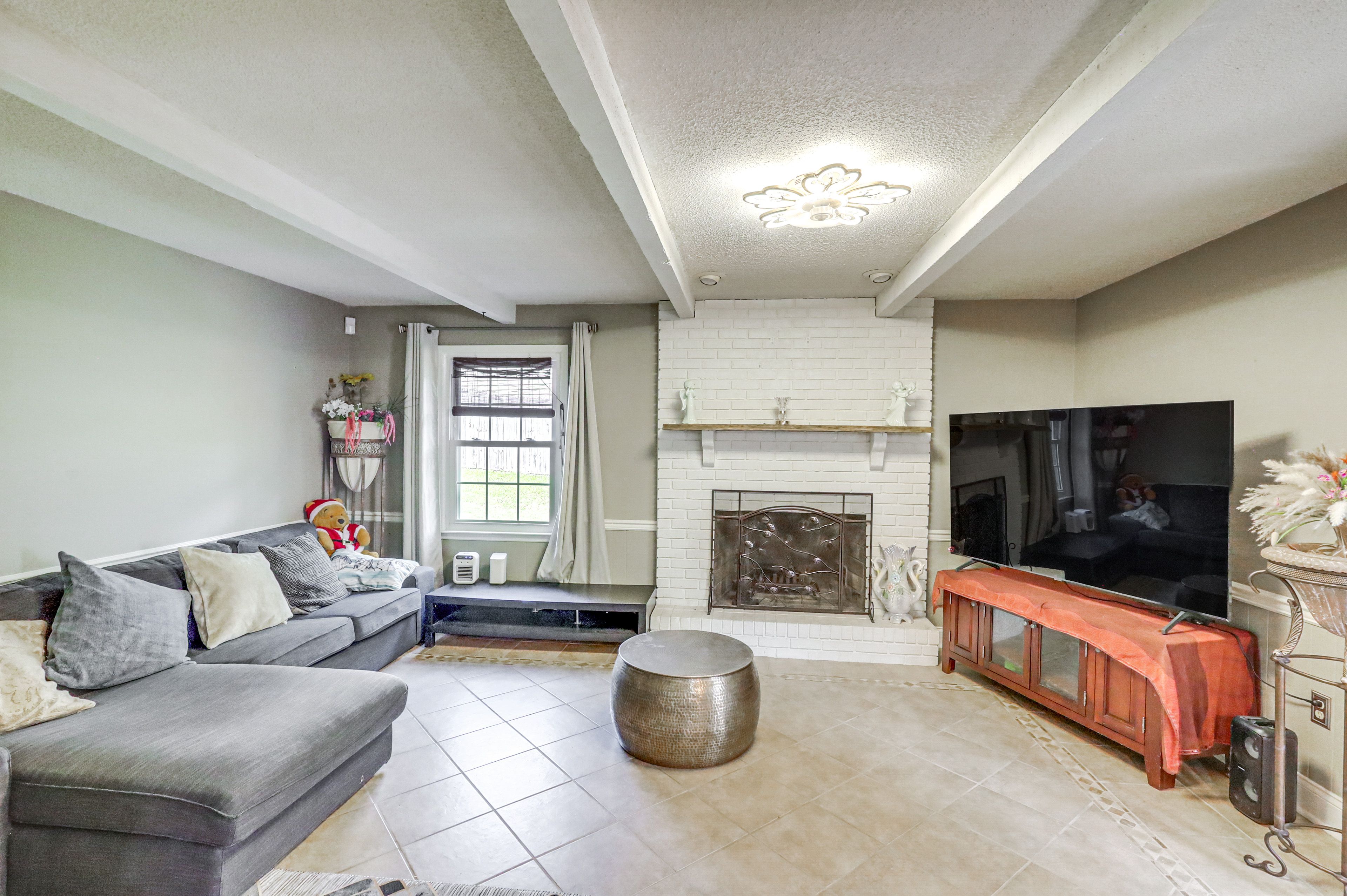 Living Room | 1st Floor | Fireplace | Free WiFi