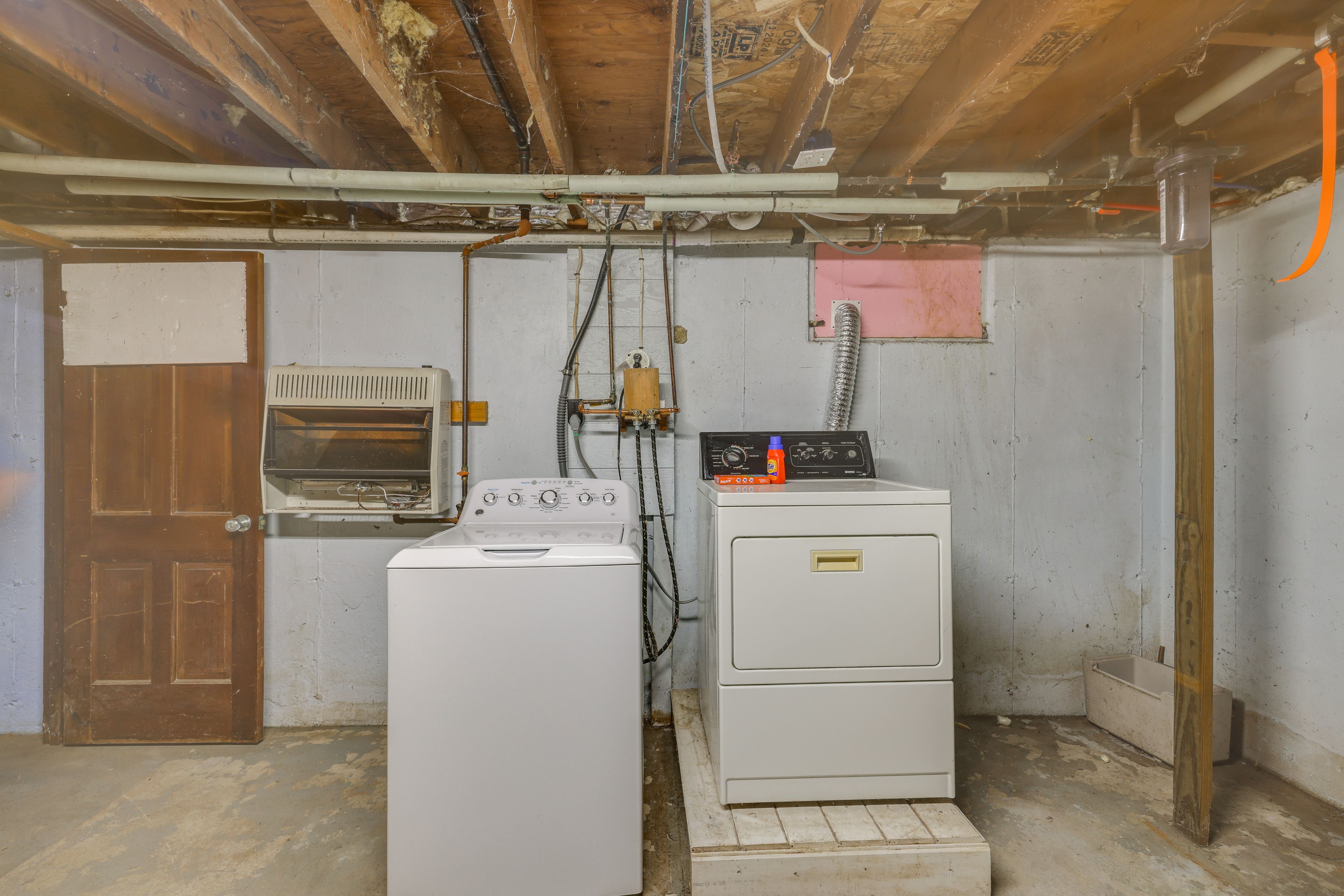 Basement | Washer & Dryer
