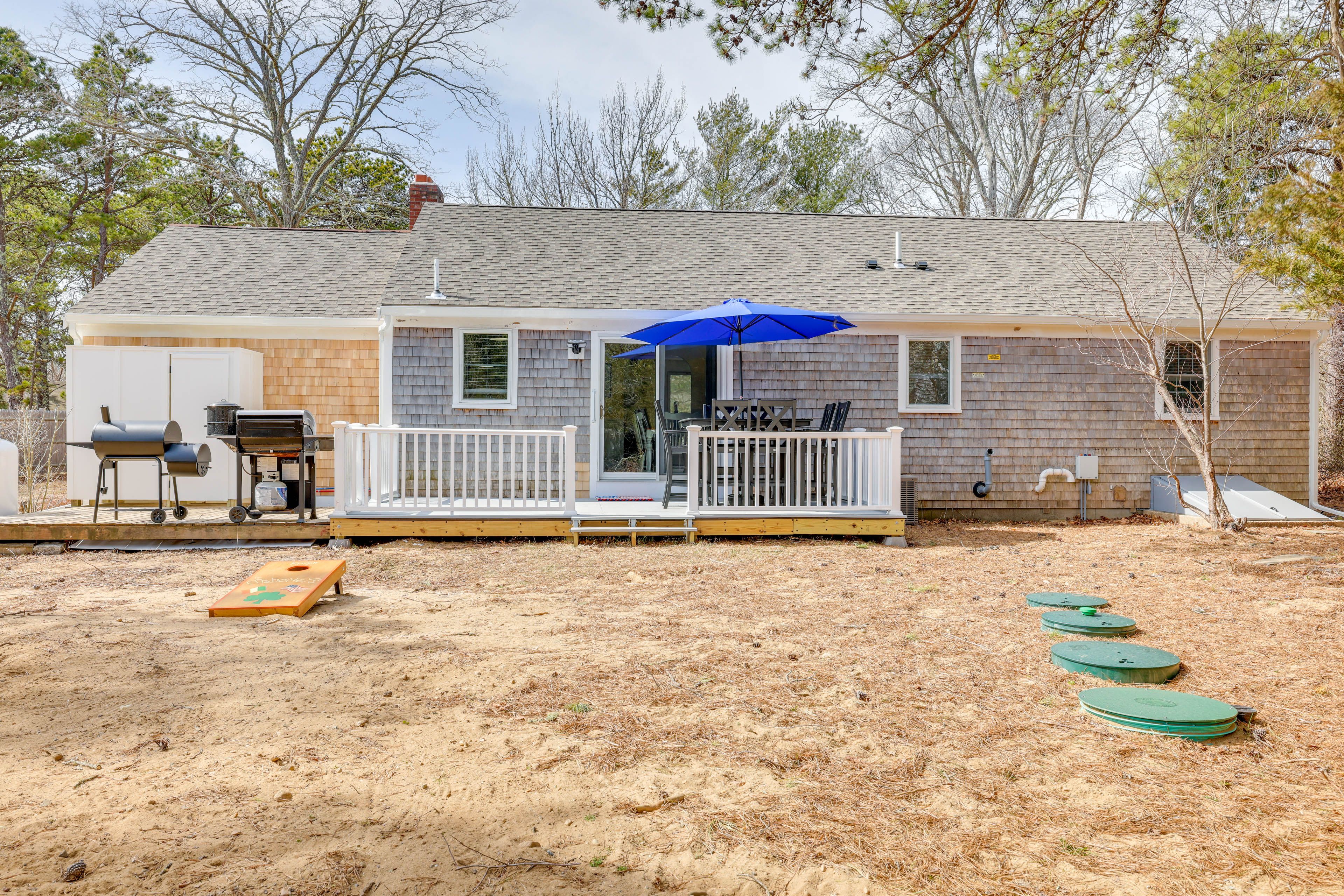 Large Backyard | Seating | Yard Games
