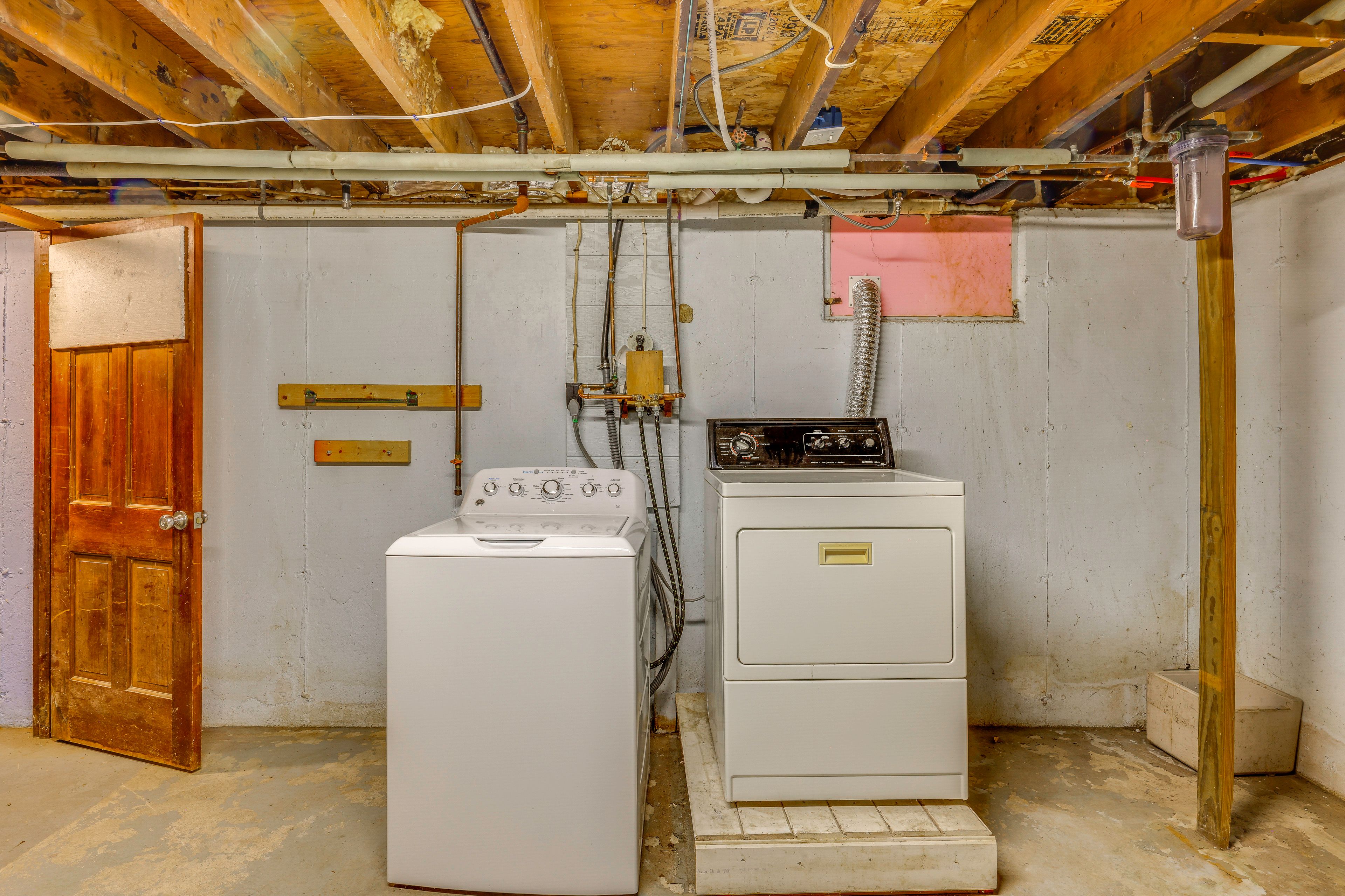 Basement | Washer & Dryer