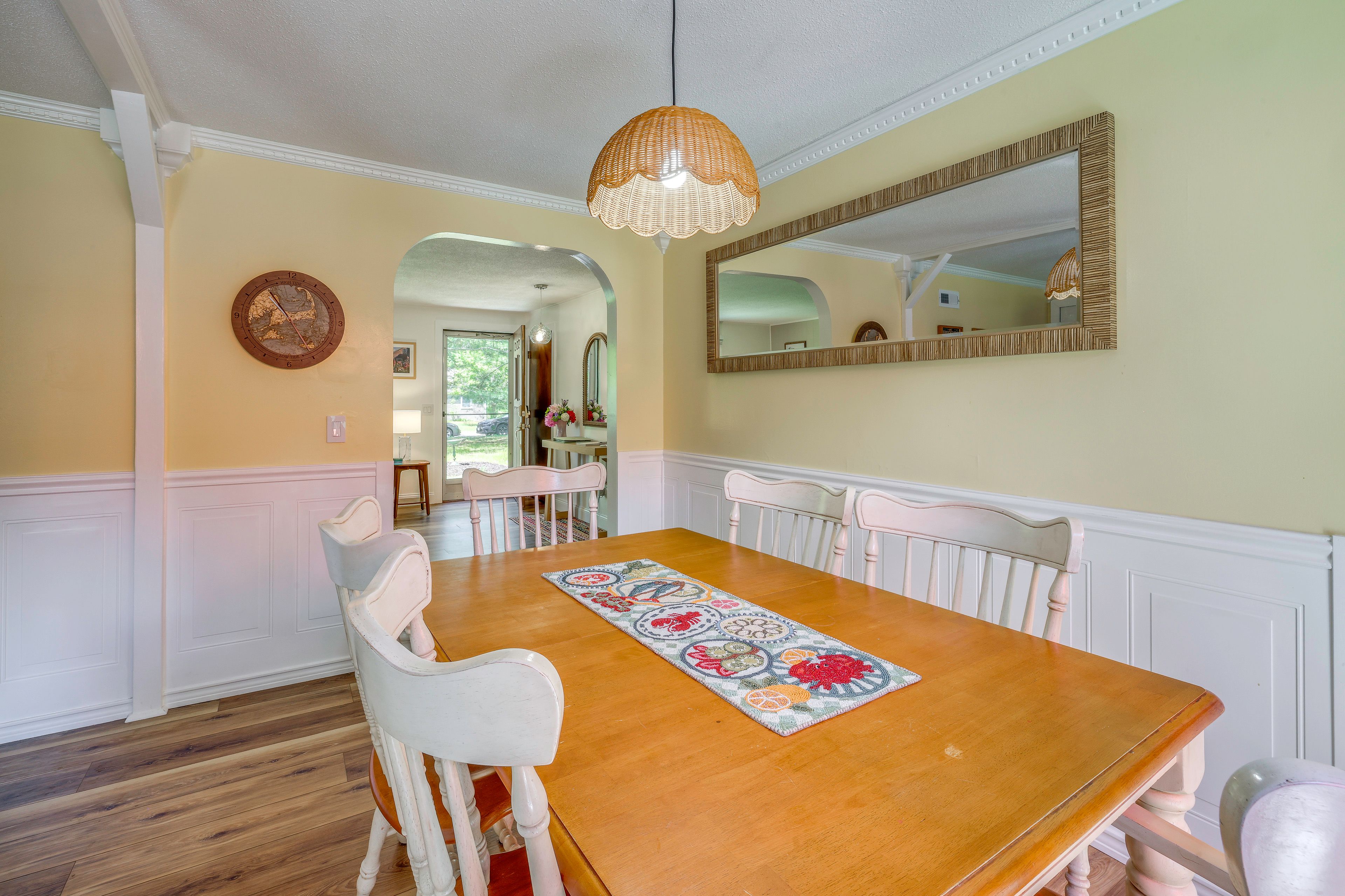 Dining Table | Dishware & Flatware