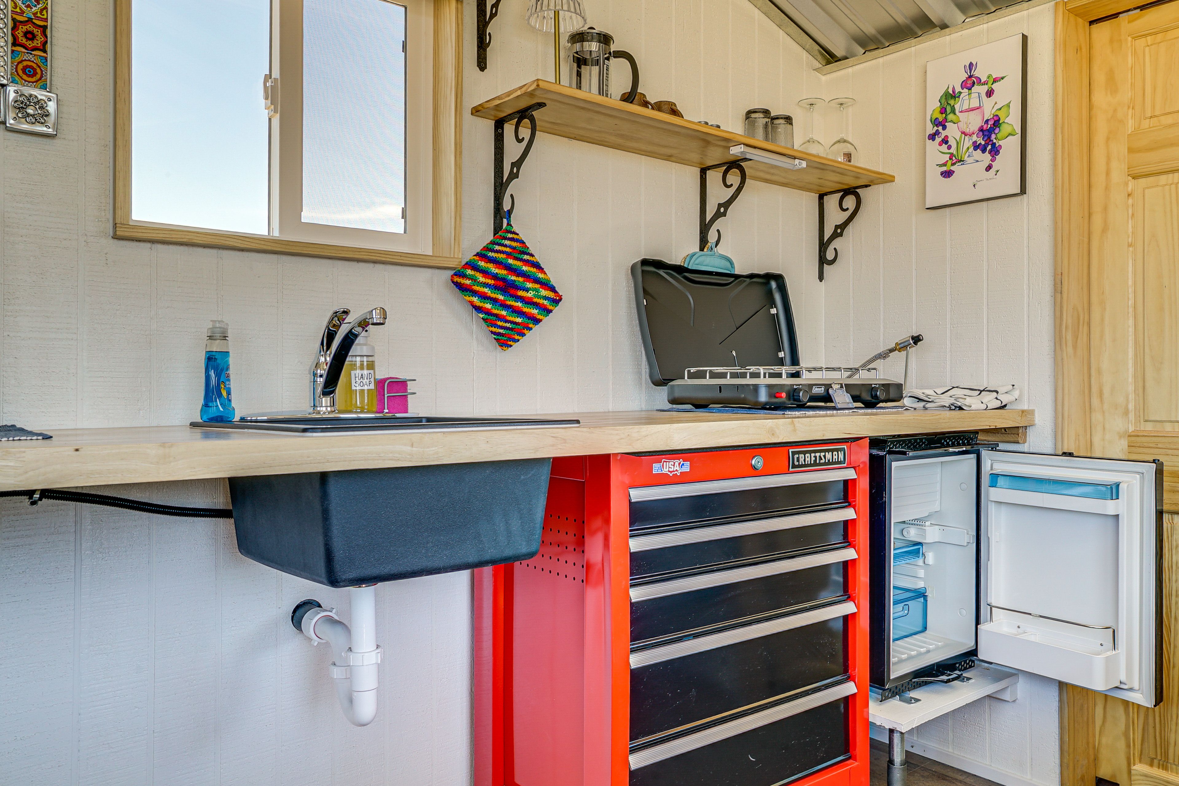 En-Suite Kitchenette | French Press | Hot Plate | Cooking Basics