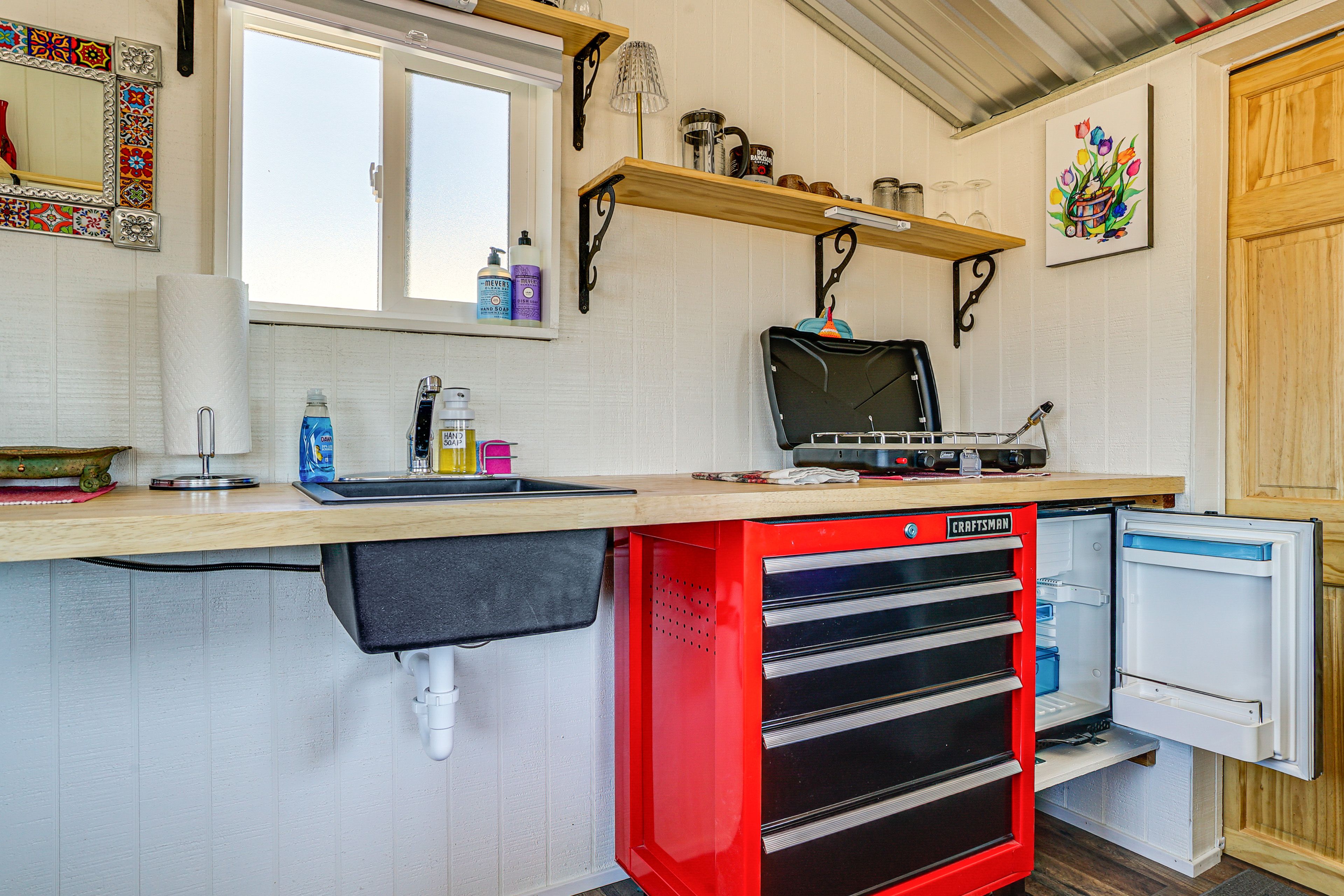 En-Suite Kitchenette | French Press | Hot Plate | Cooking Basics