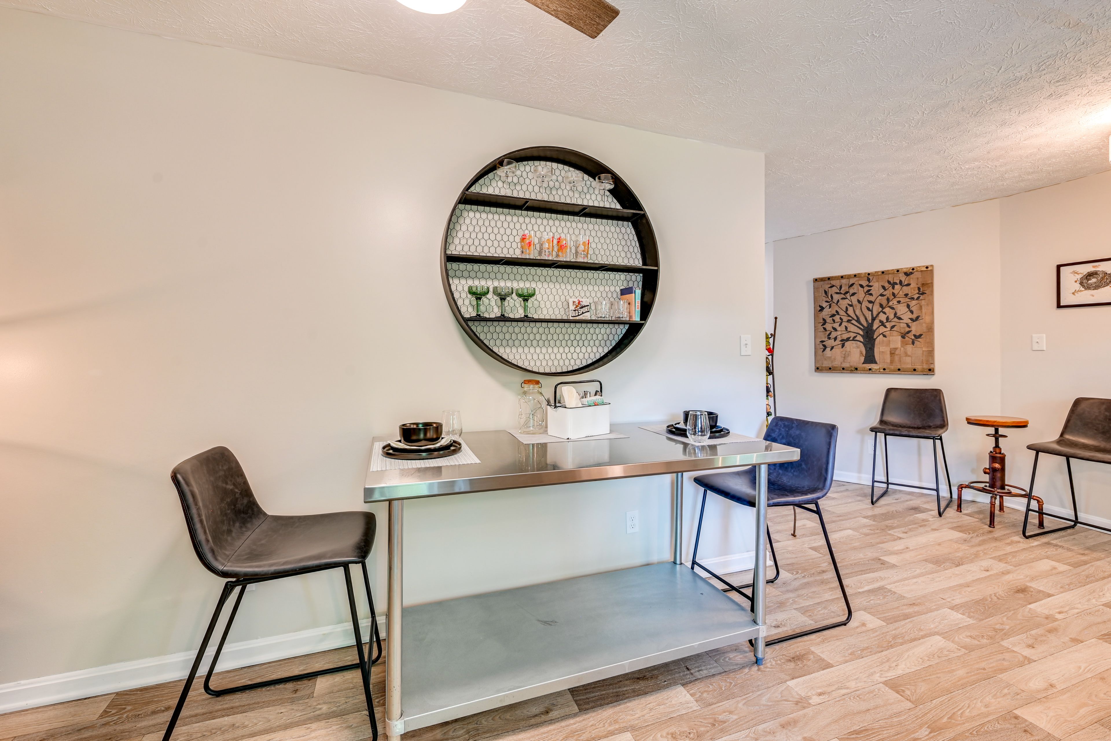 Dining Table | Dishware/Flatware