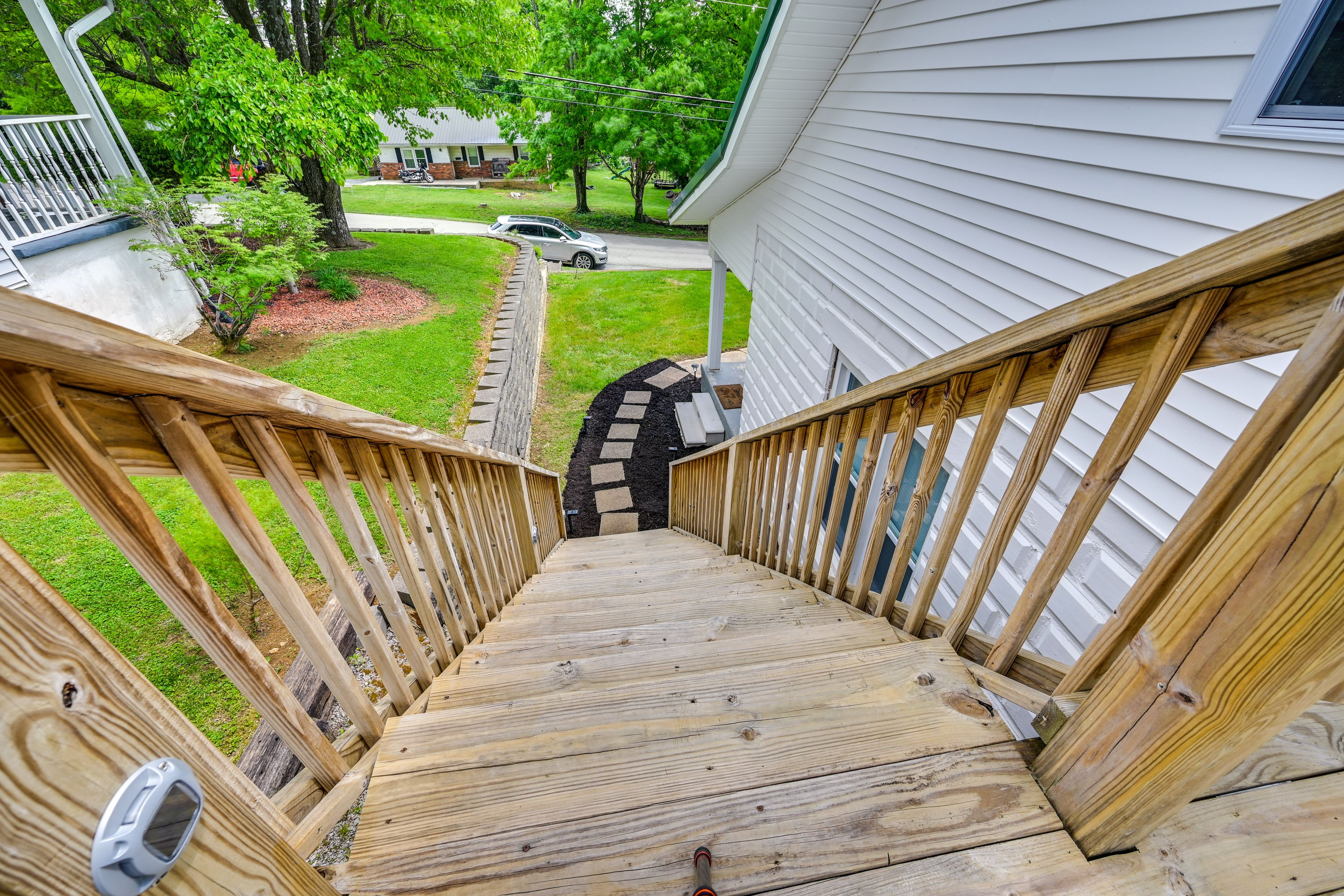 Apartment Exterior | Unit Access