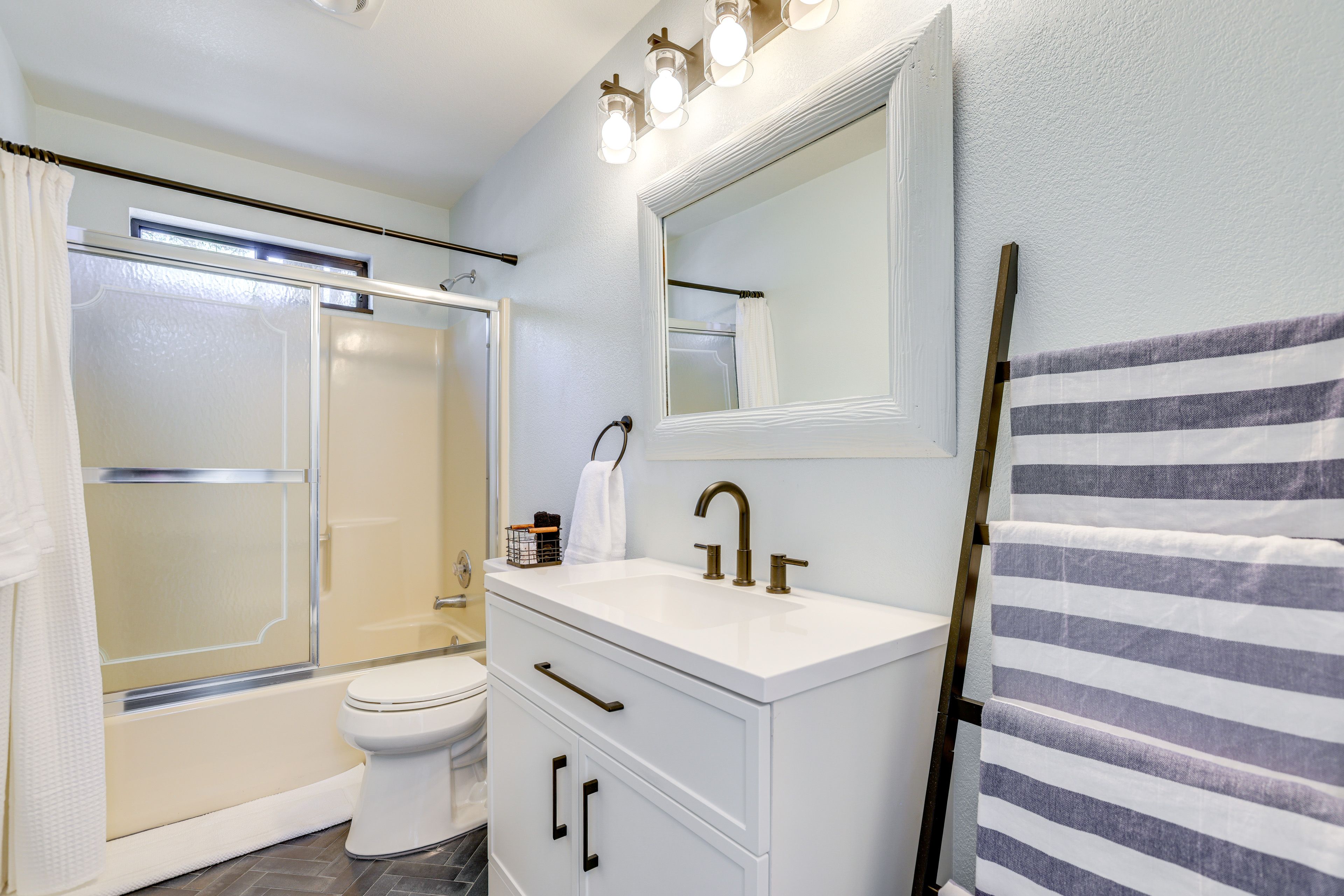 Full Bathroom | Washer/Dryer | 1st Floor