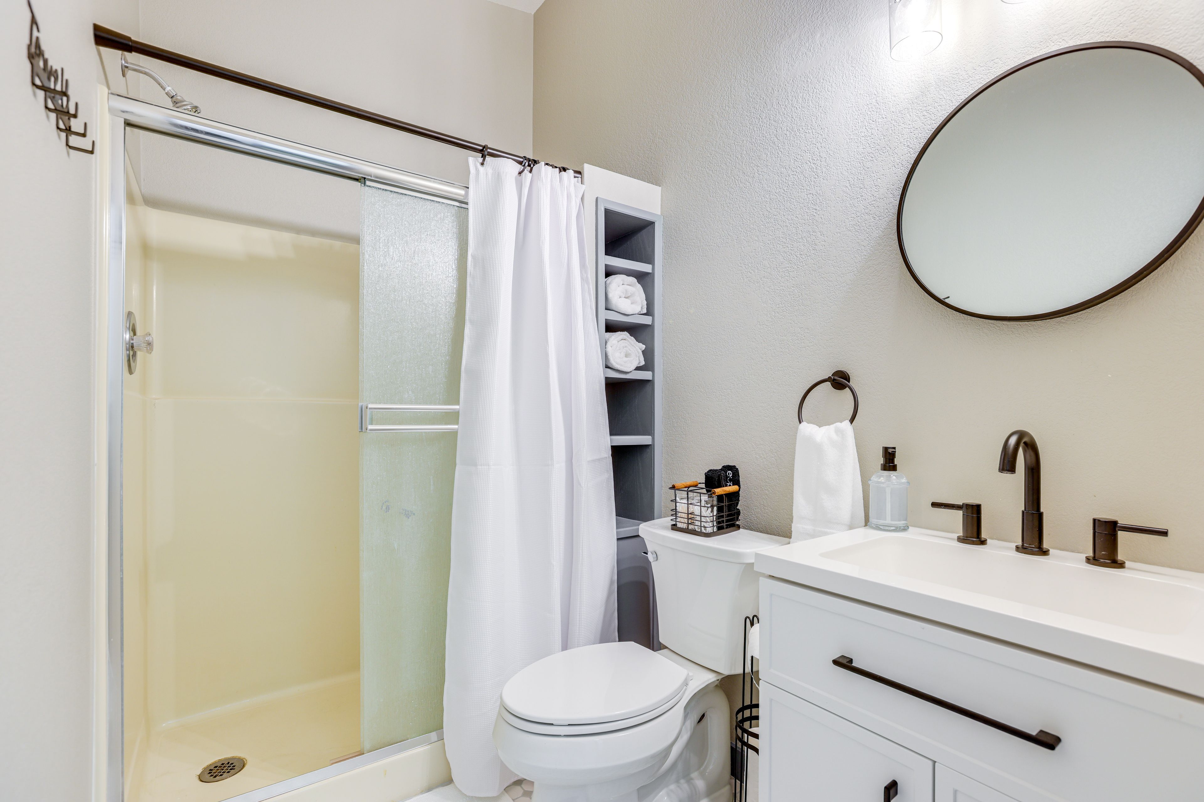 En-Suite Bathroom | 2nd Floor