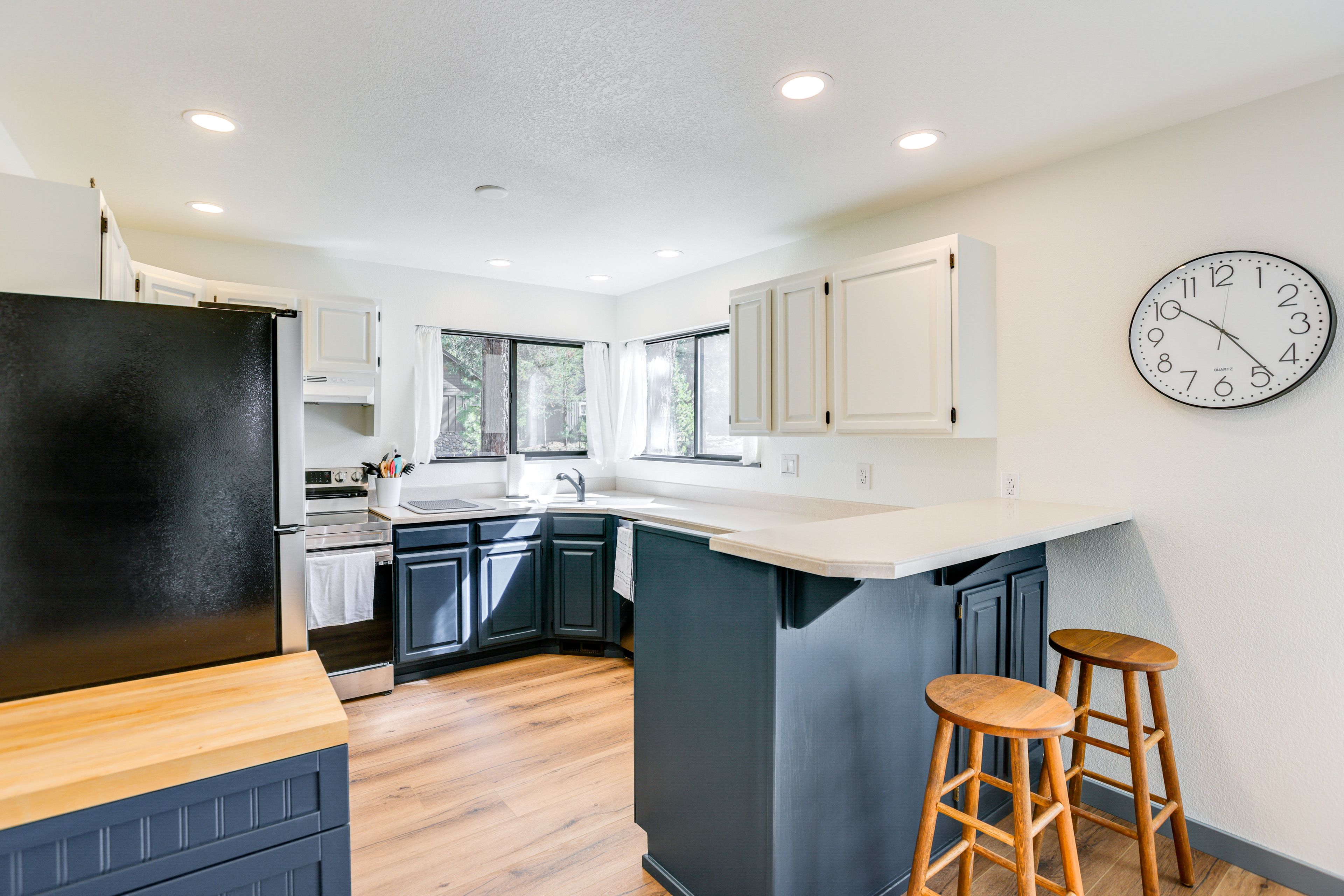 Kitchen | Dishwasher | Microwave | 1st Floor