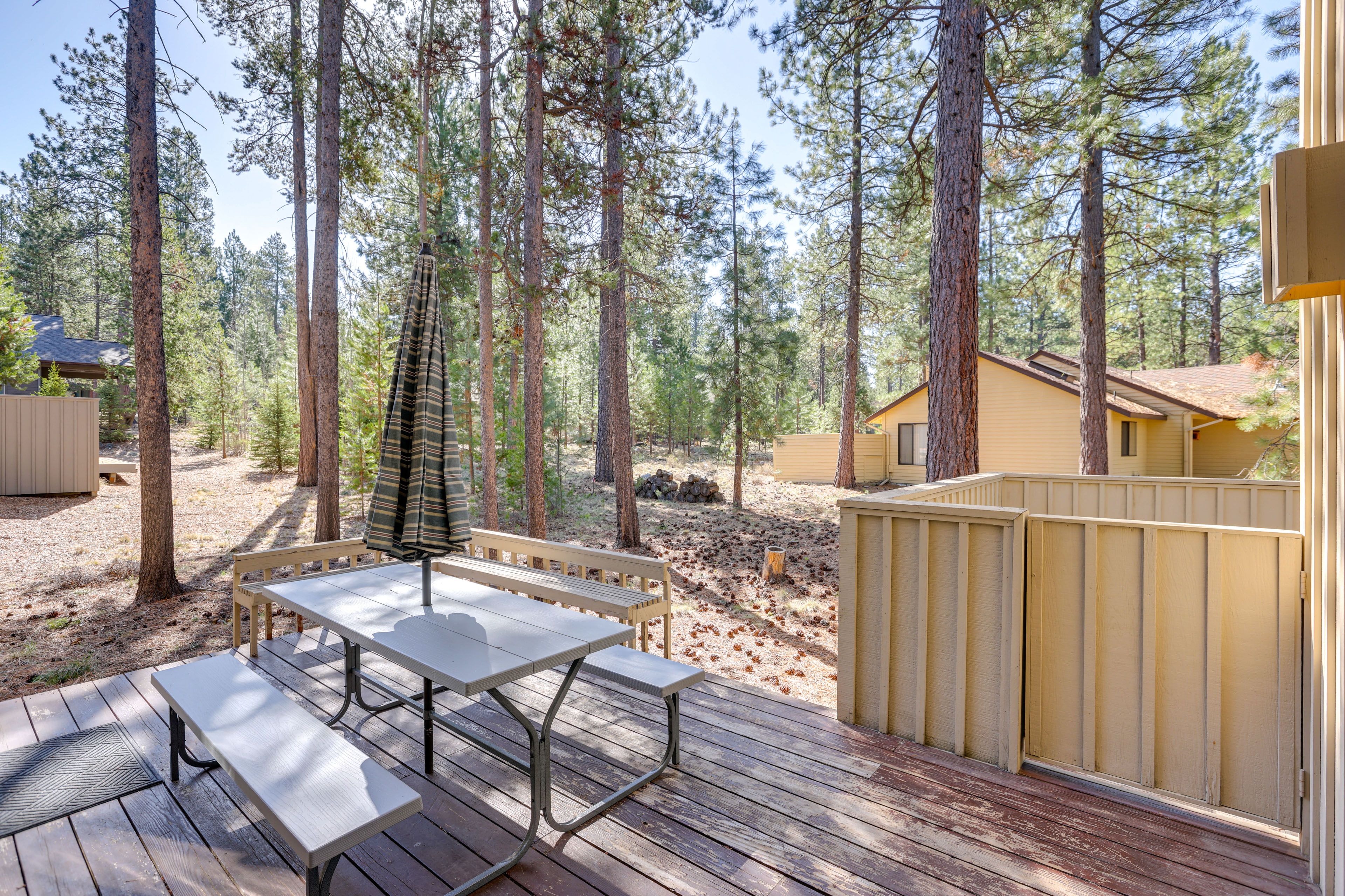 Deck | Outdoor Dining Area