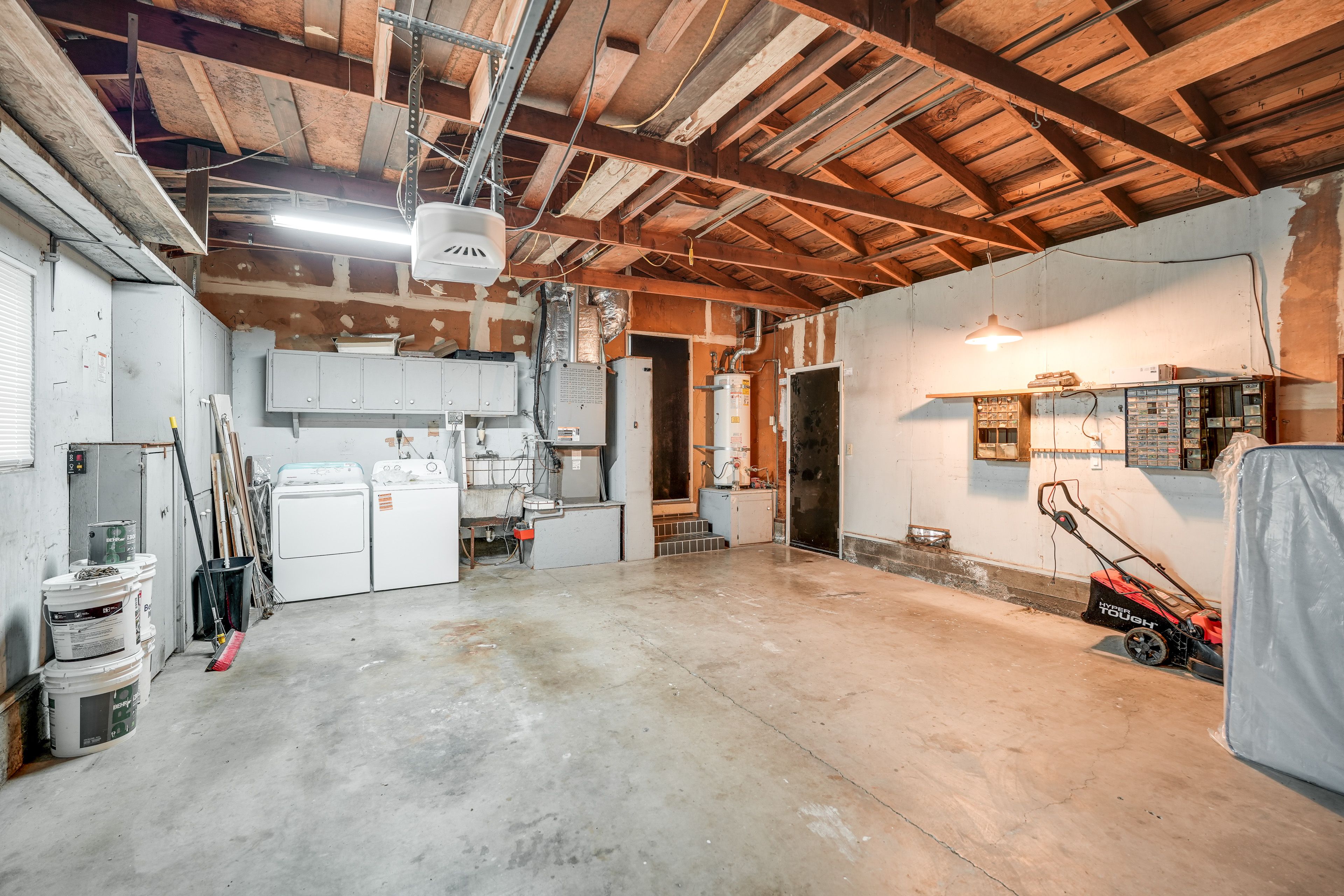 Garage | Laundry