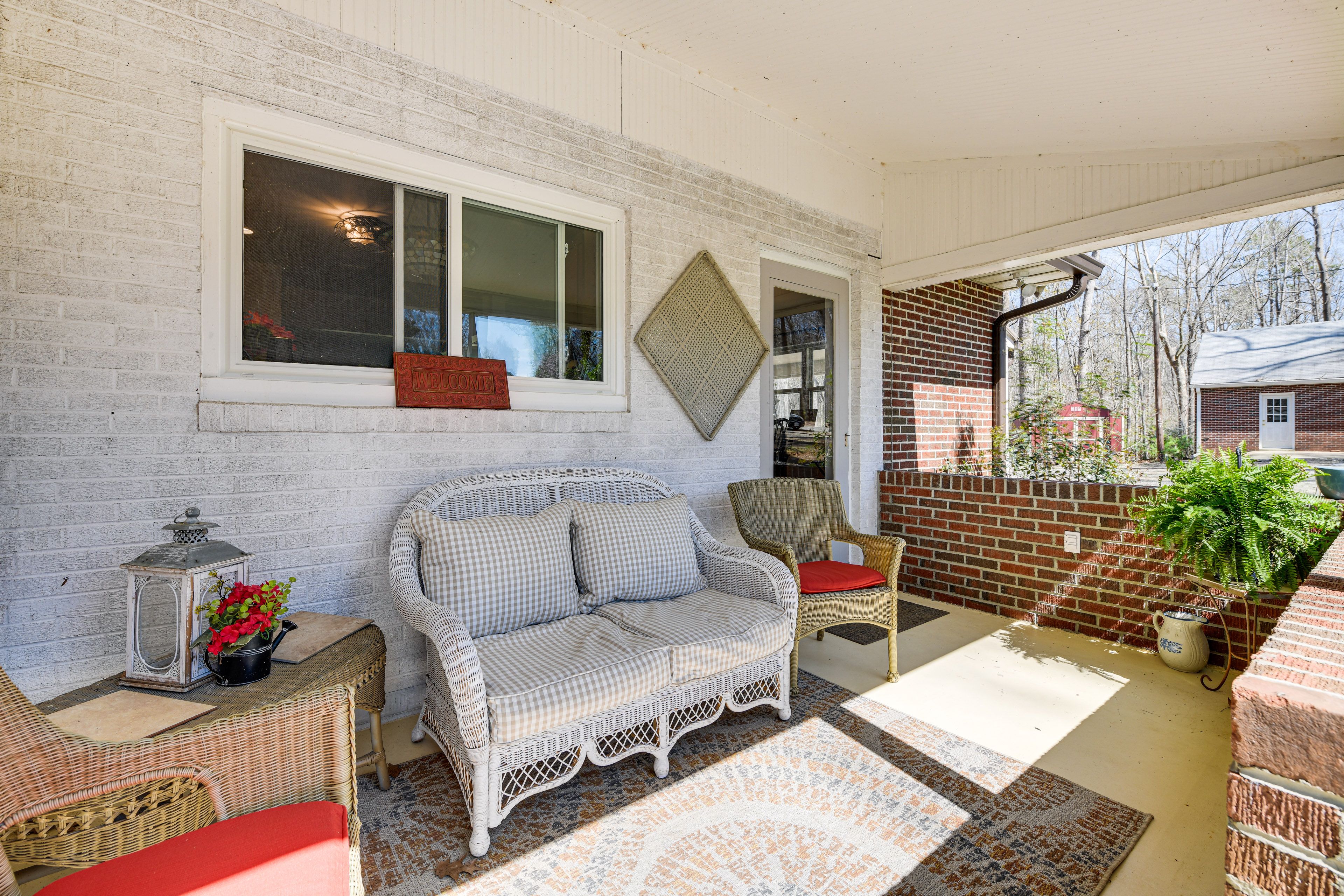 Covered Porch | Outdoor Seating
