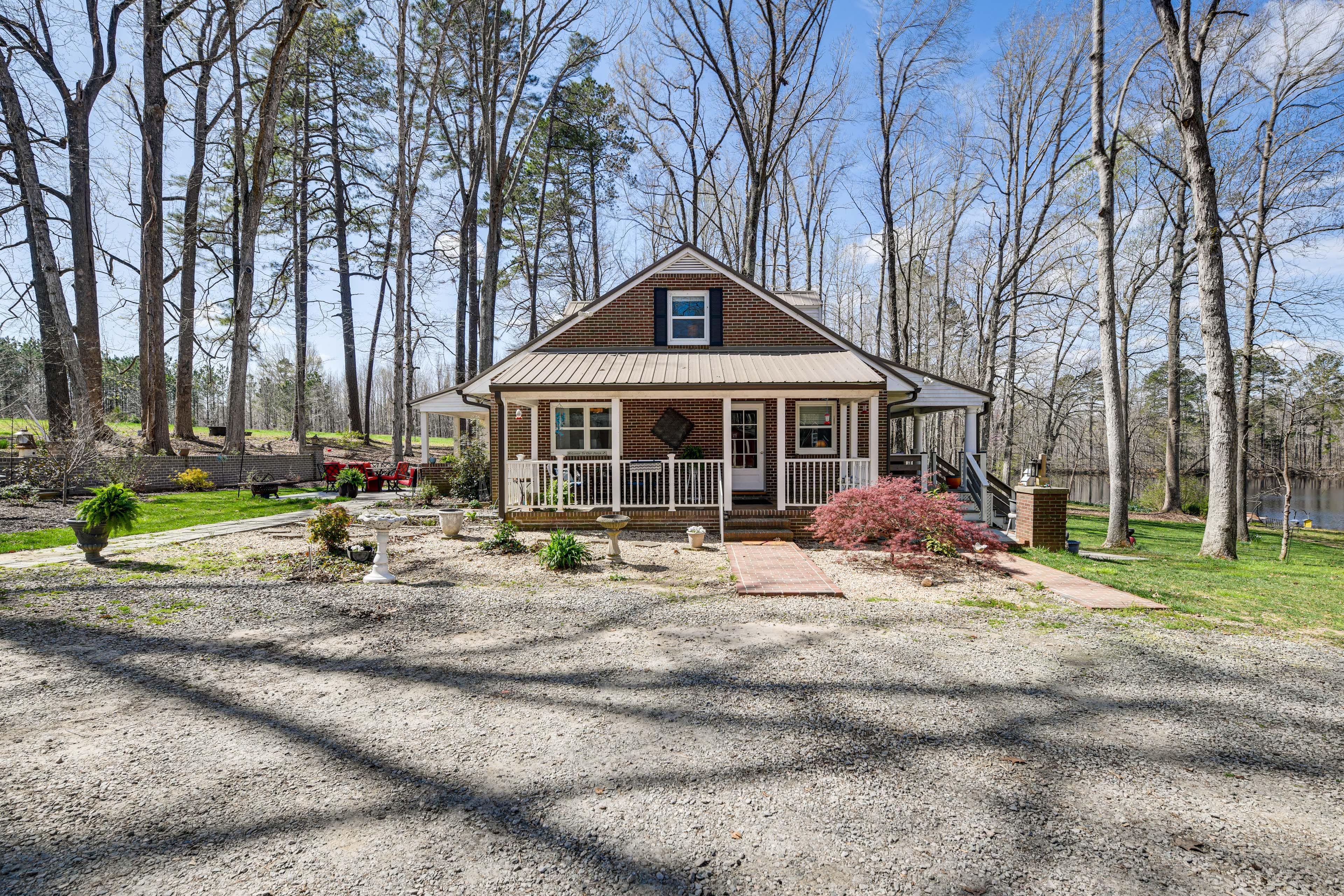 Blackstone Vacation Rental | 5BR | 3.5BA | 3,200 Sq Ft | 5 Steps to Enter