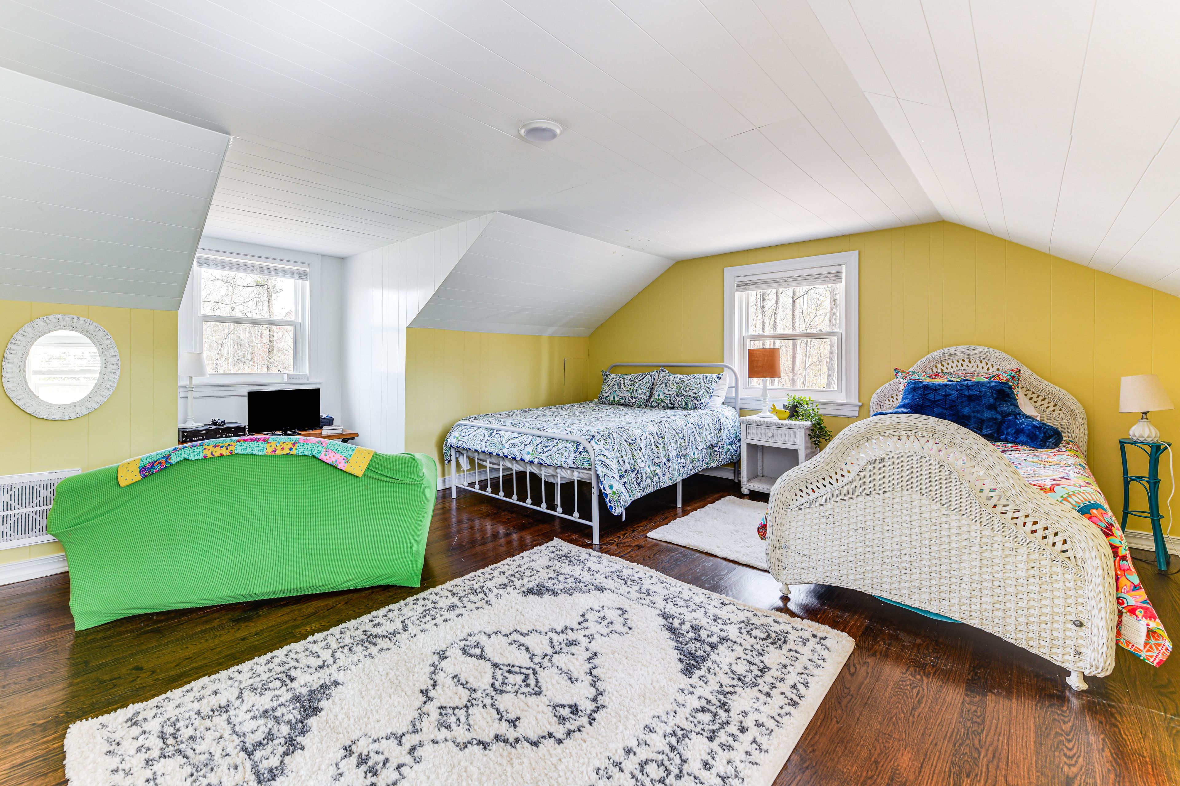 Bedroom 5 | 2nd Floor | Queen Bed | Twin Bed