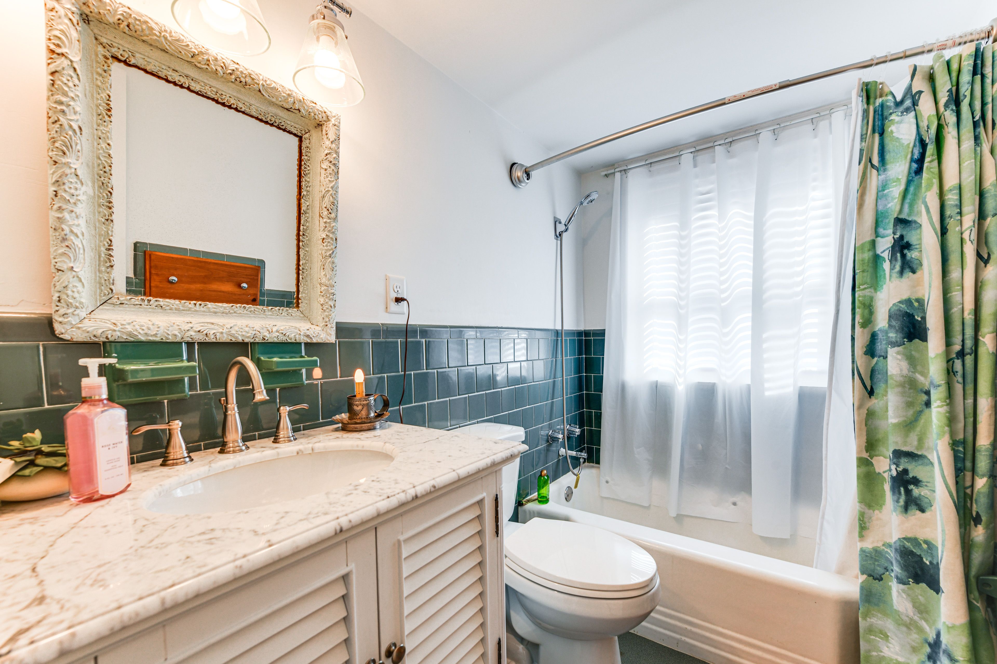 Full Bathroom | 2nd Floor