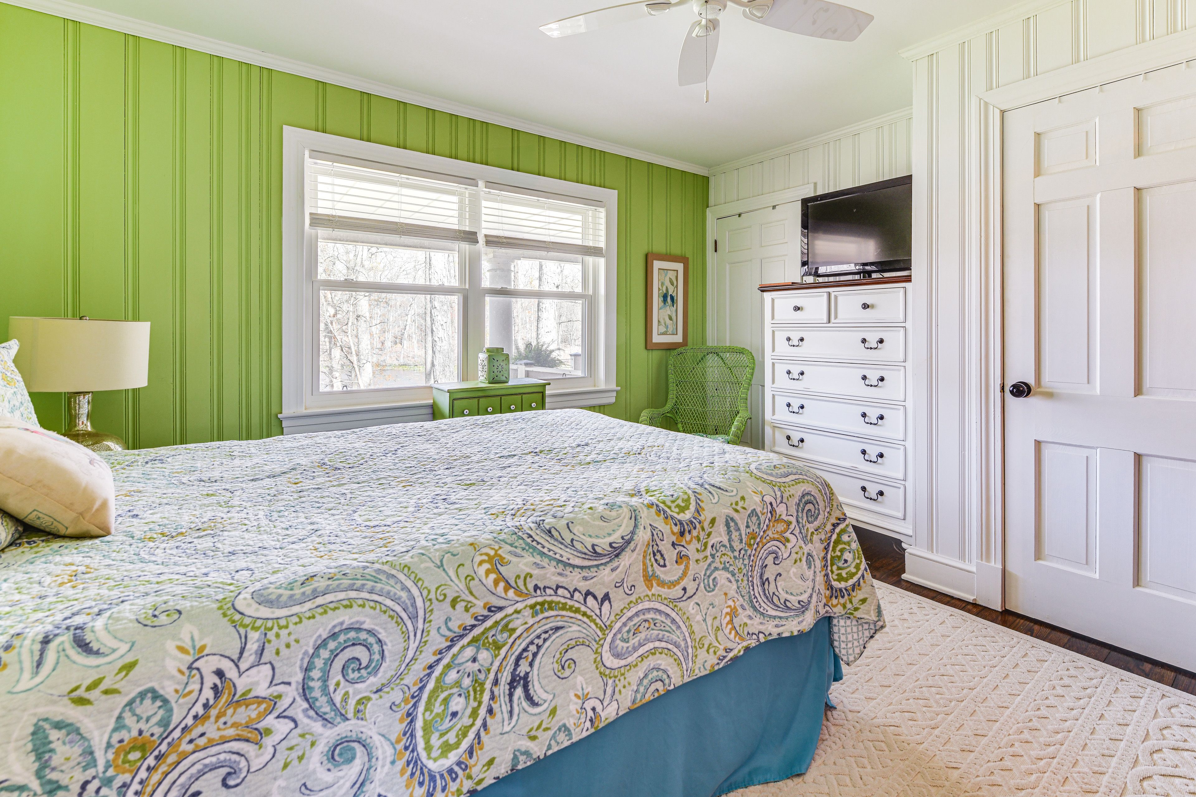 Bedroom 2 | 1st Floor | Queen Bed