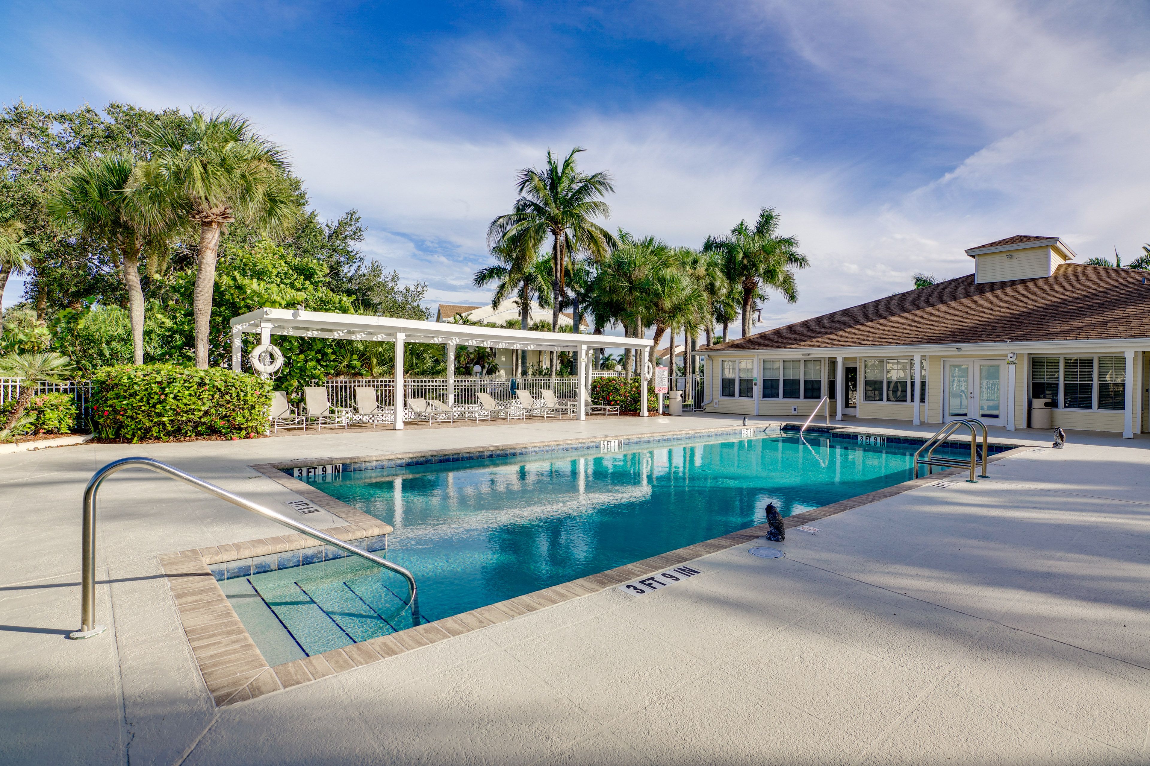 Community Pool & Hot Tub