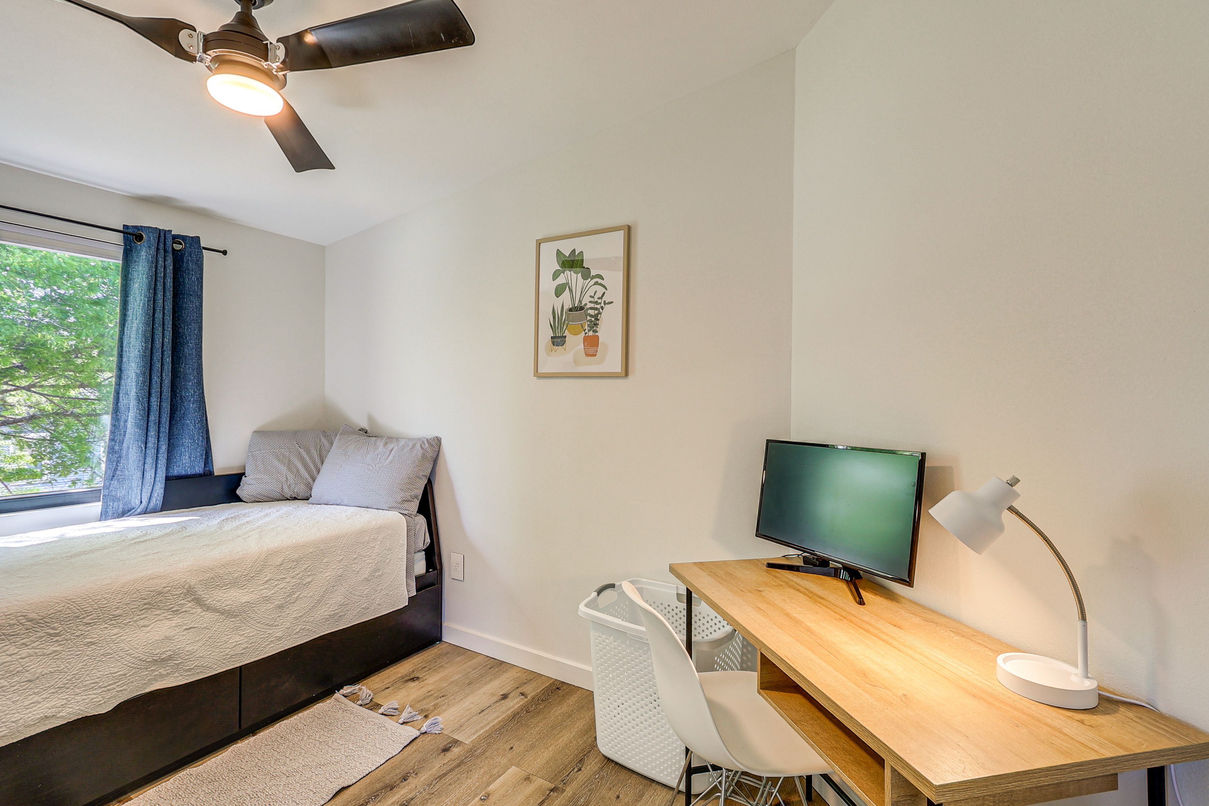 Bedroom 2 | Twin Daybed (Converts to King Bed) | 2nd Floor