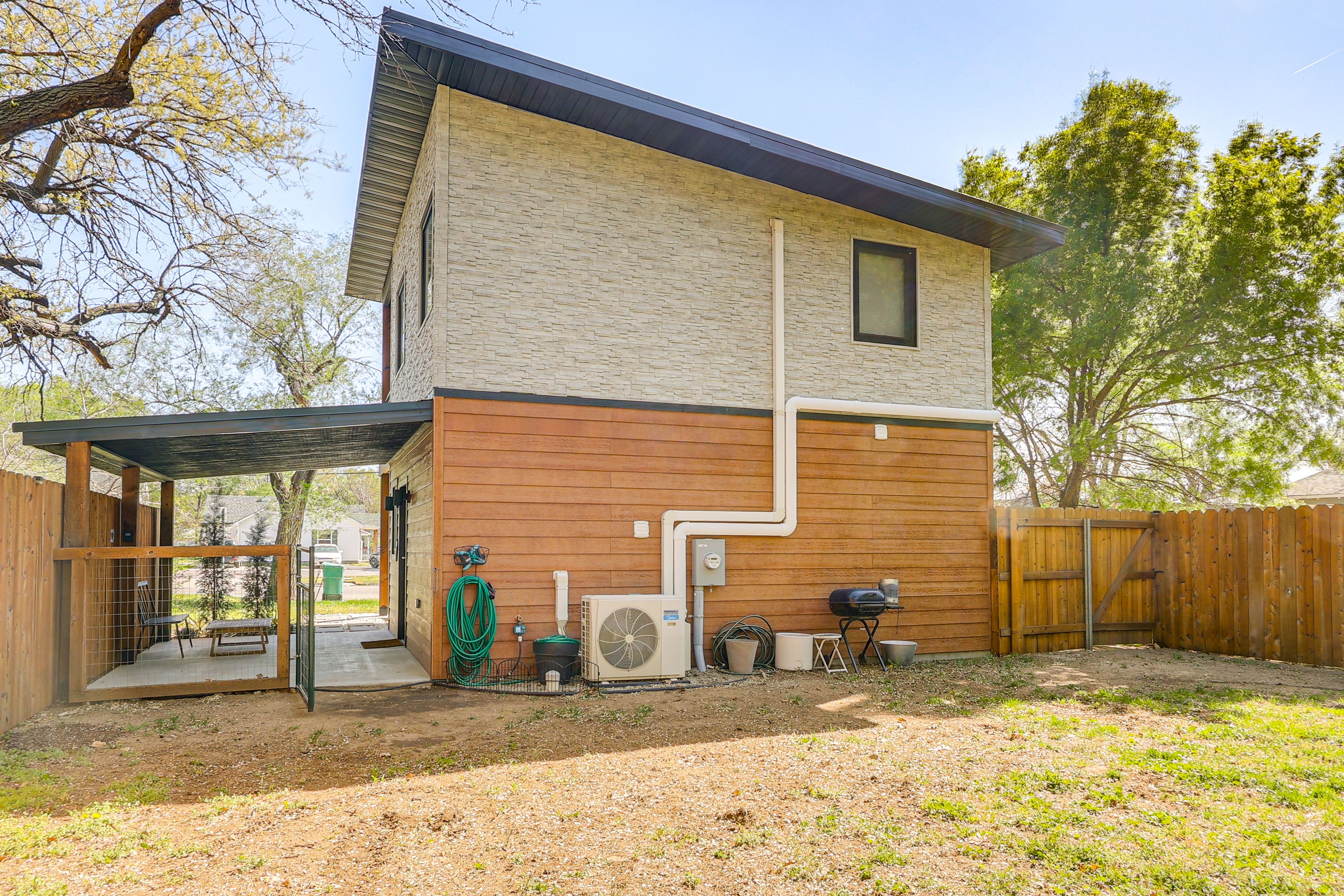 Fenced Yard | Charcoal Grill