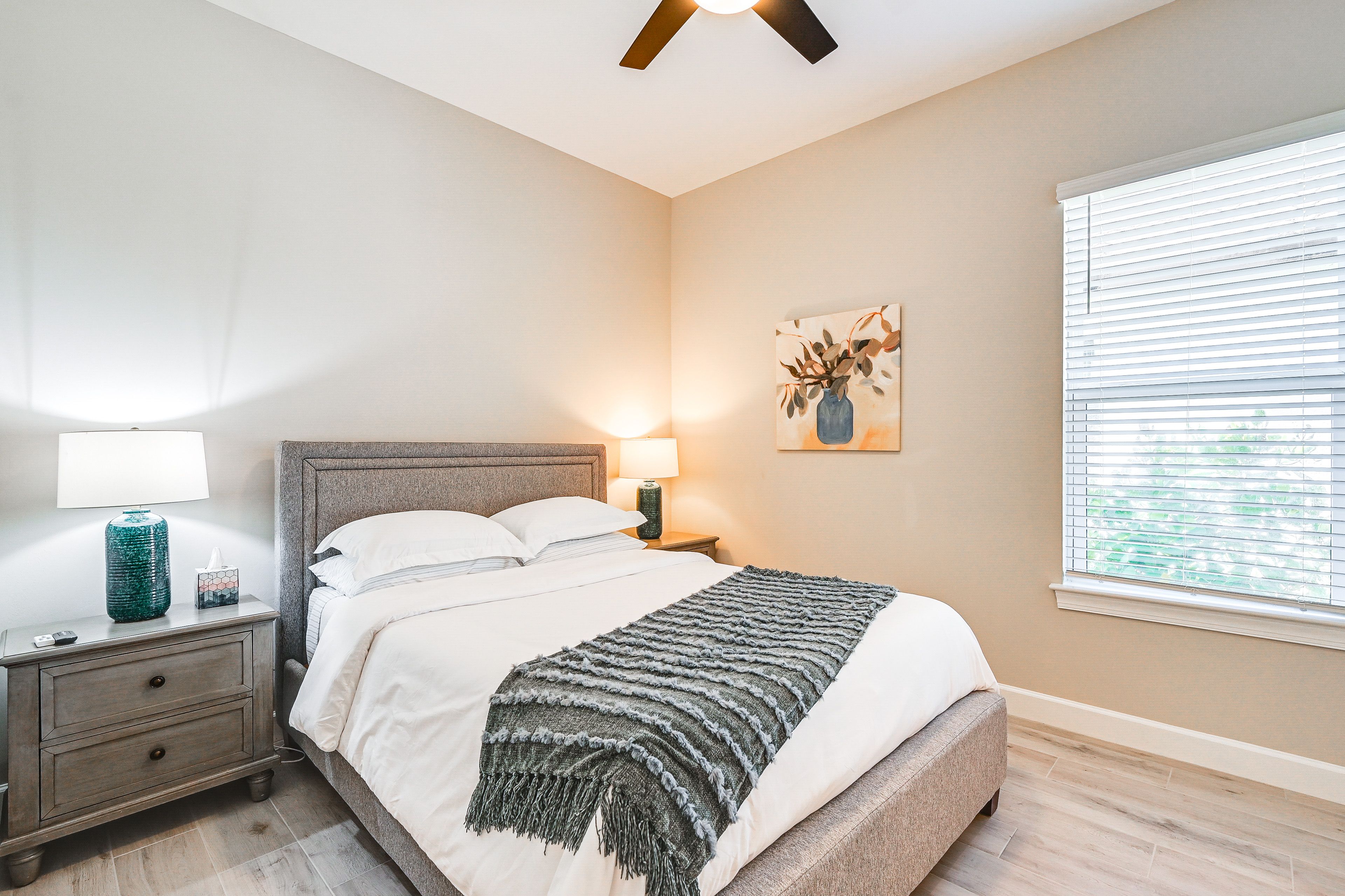 Bedroom 2 | Queen Bed