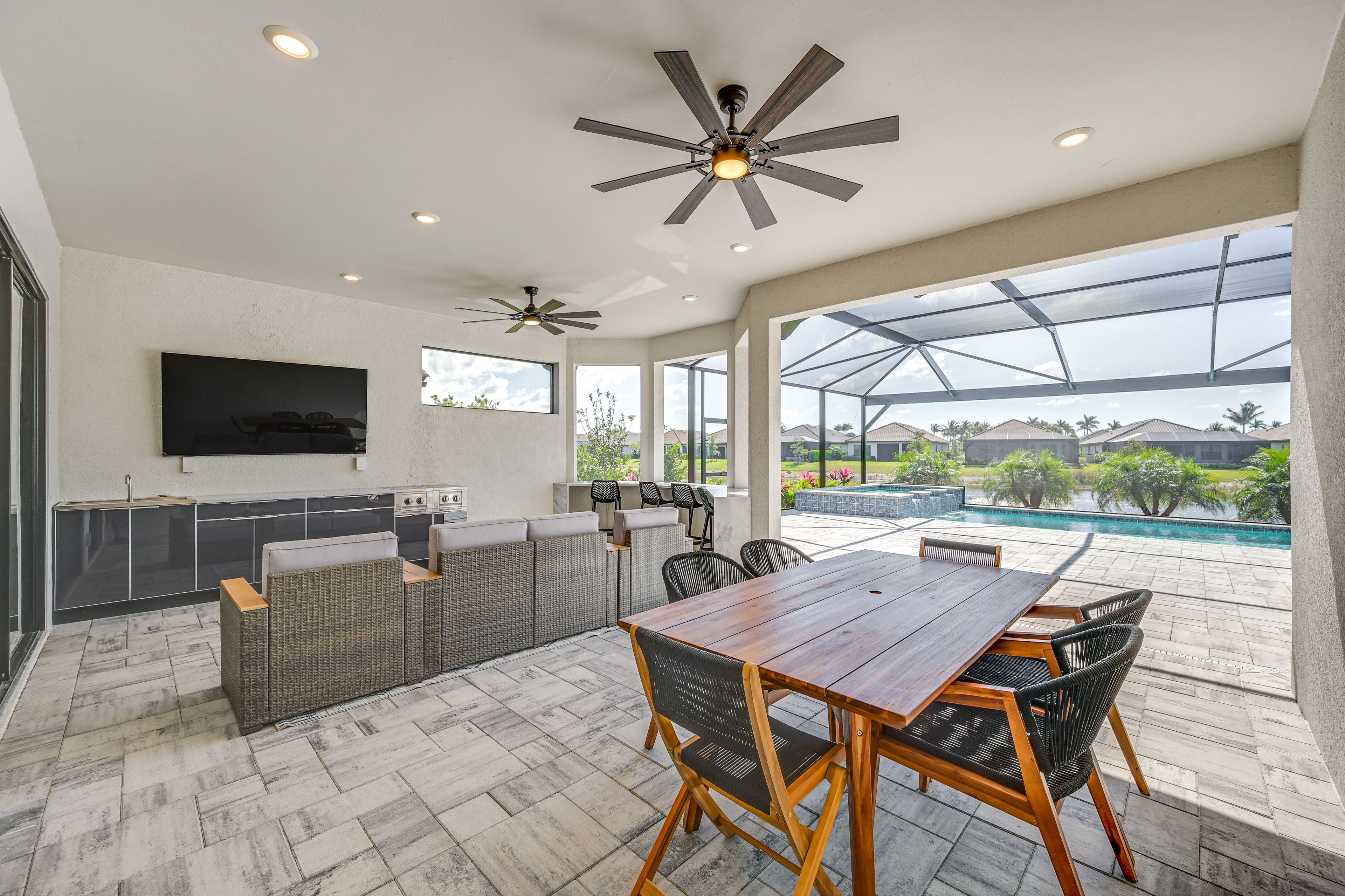 Screened-In Lanai | Dining Area | Lake View | Outdoor Kitchen