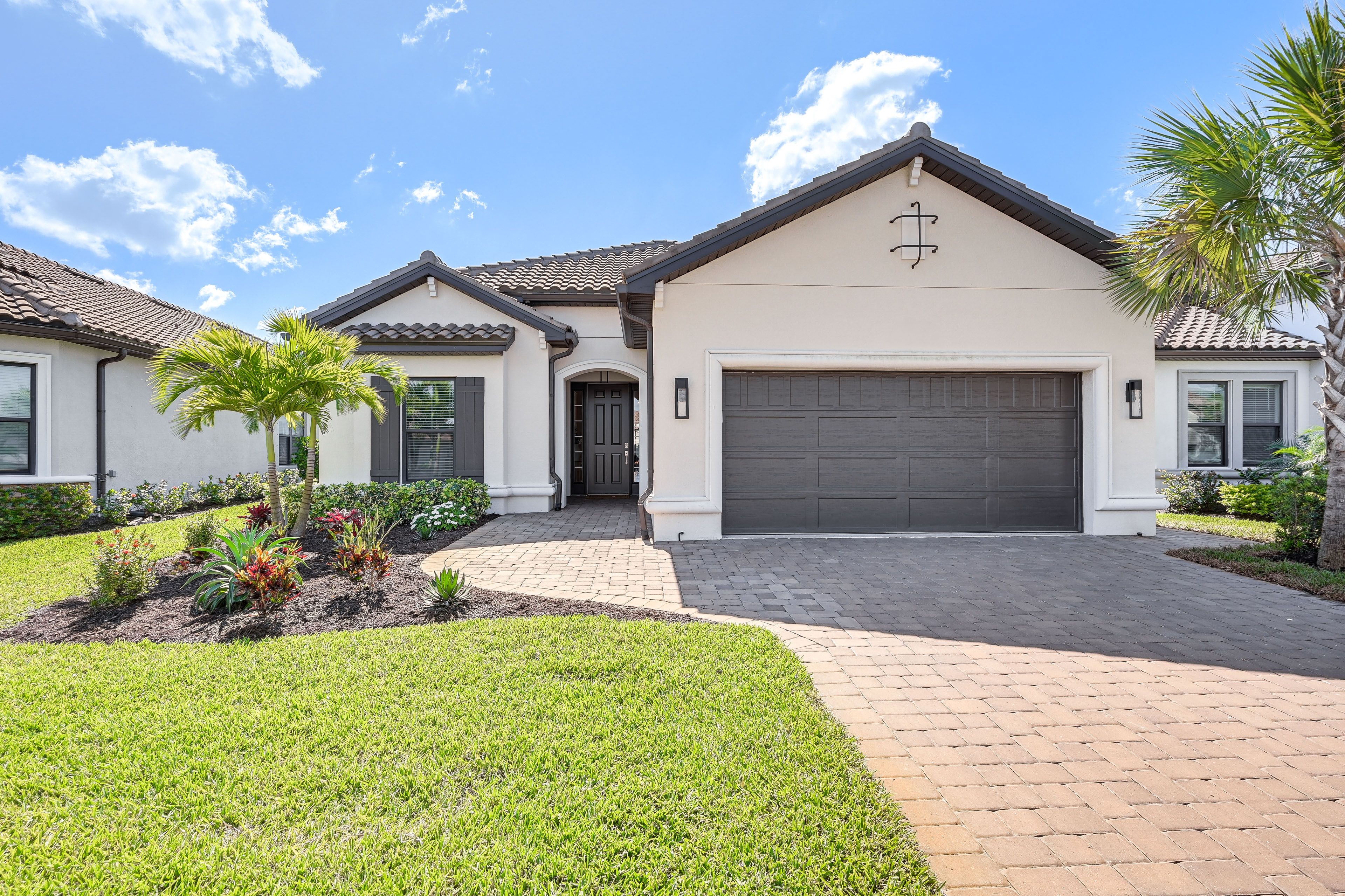Exterior | Parking | Garage (2 Vehicles) | Driveway (2 Vehicles)