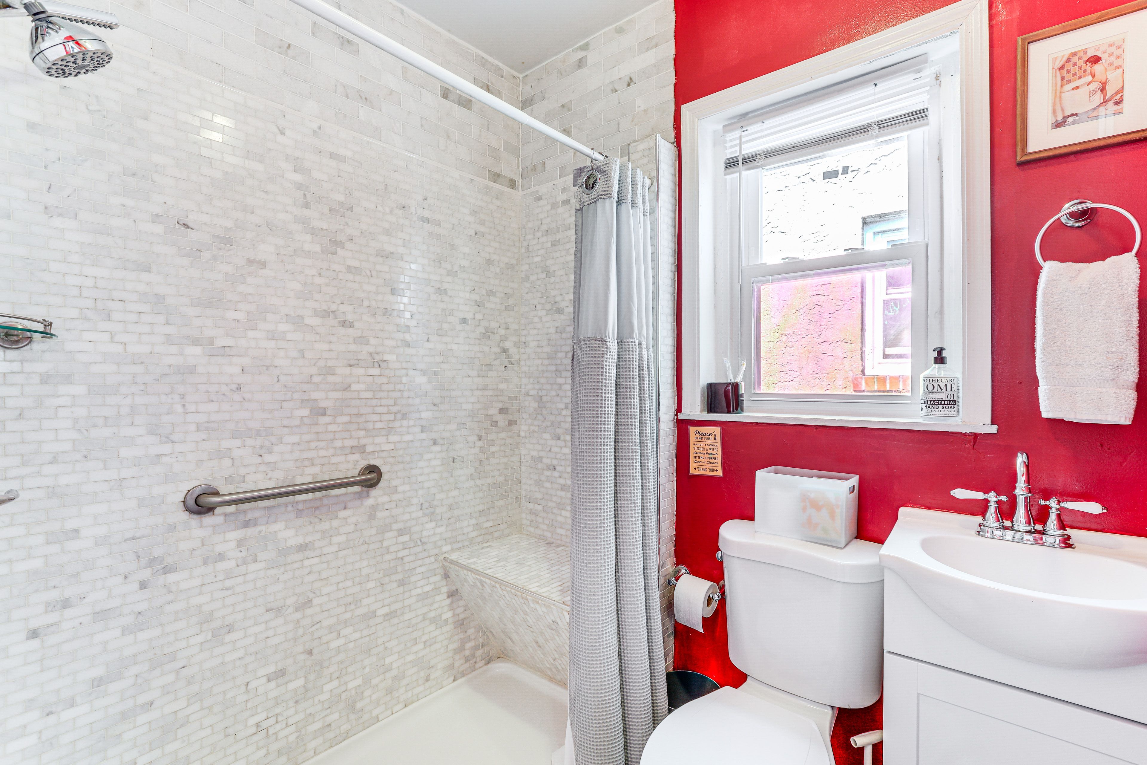Full Bathroom | 2nd Floor