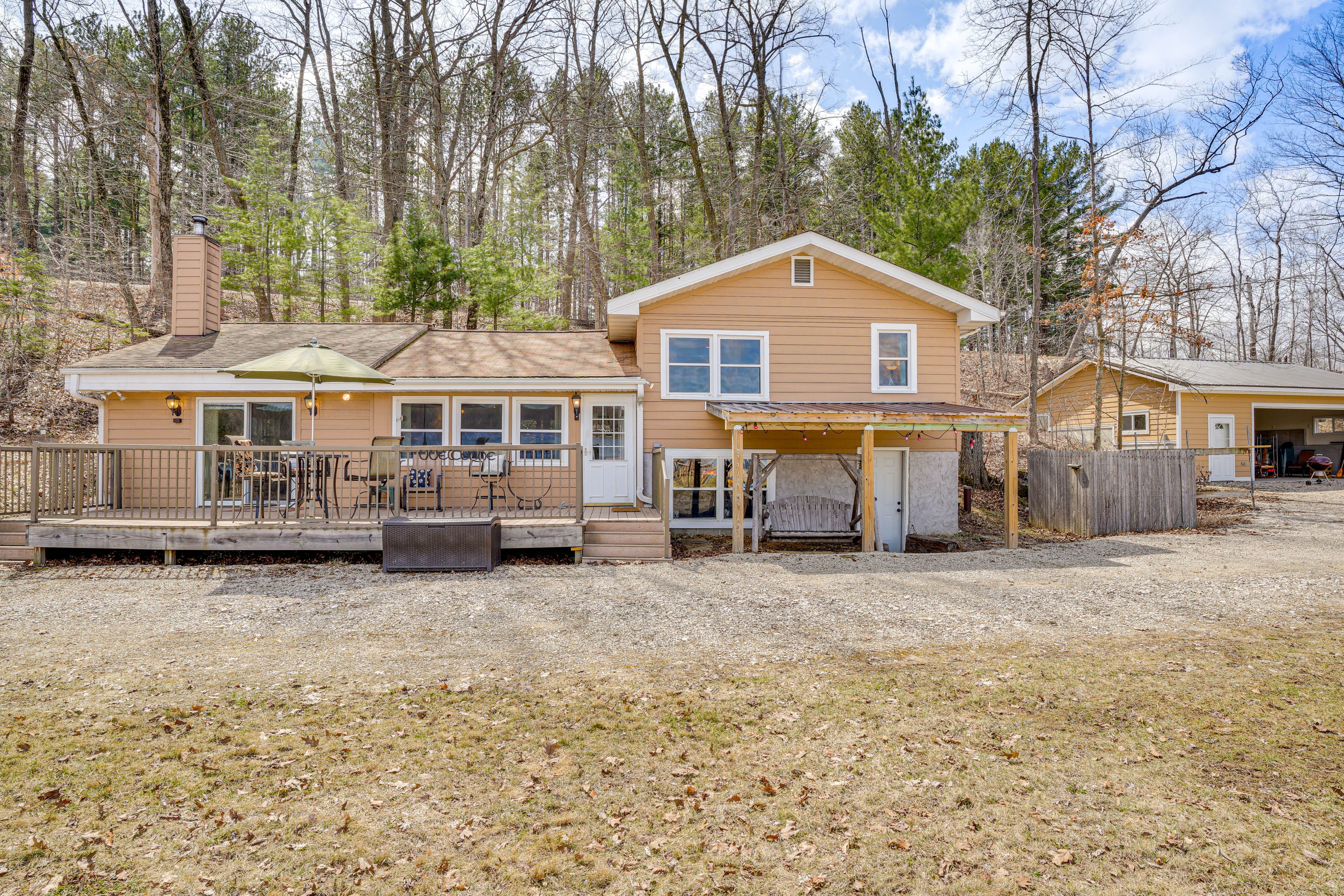 Parking | Driveway (4 Vehicles) | RV/Trailer Parking Available