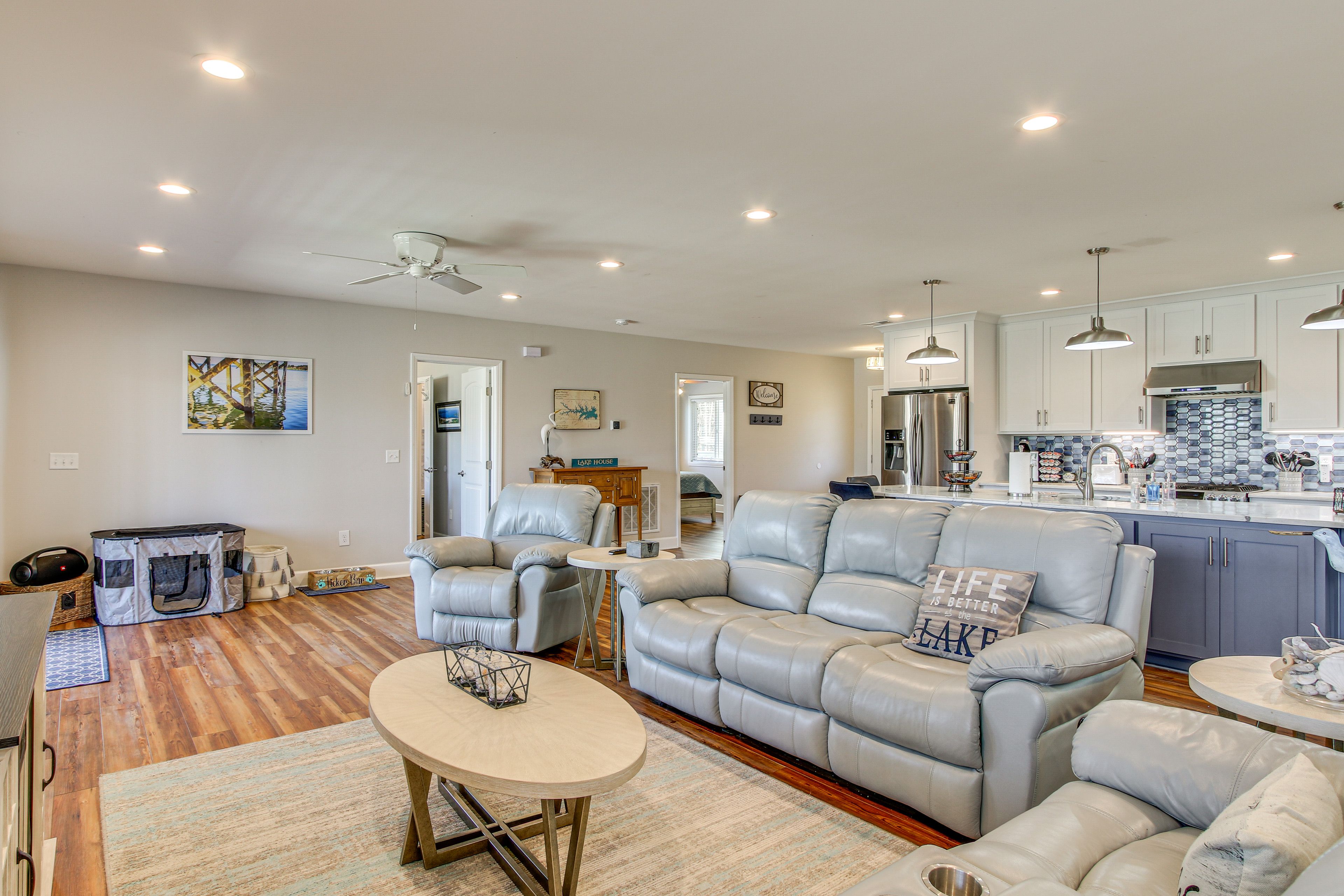 Living Room | Smart TV | Free WiFi | Electric Fireplace